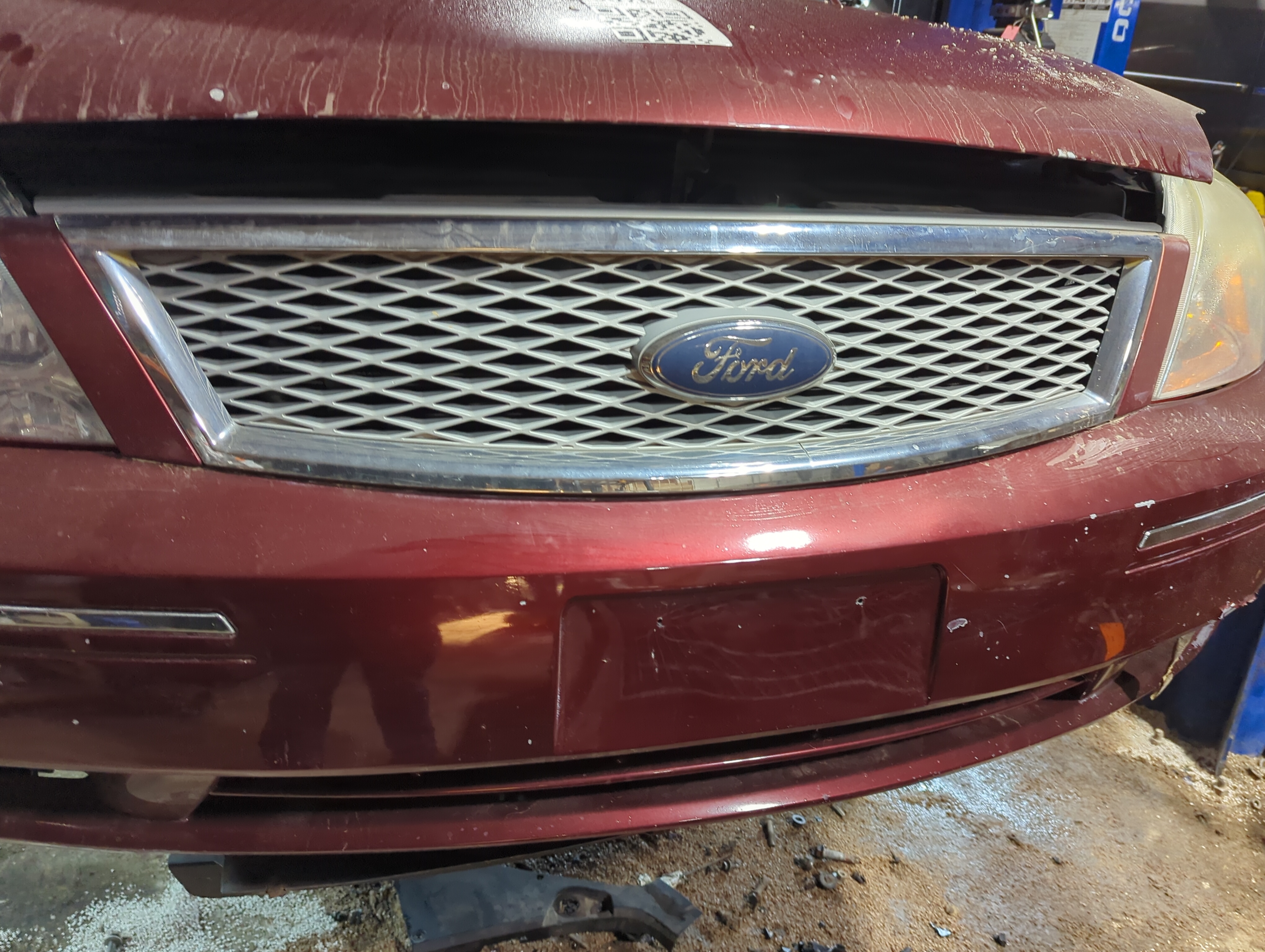 2005-2007 Ford Five Hundred Front Grille Bumper Not Included 1162295 - Oemusedautoparts1.com