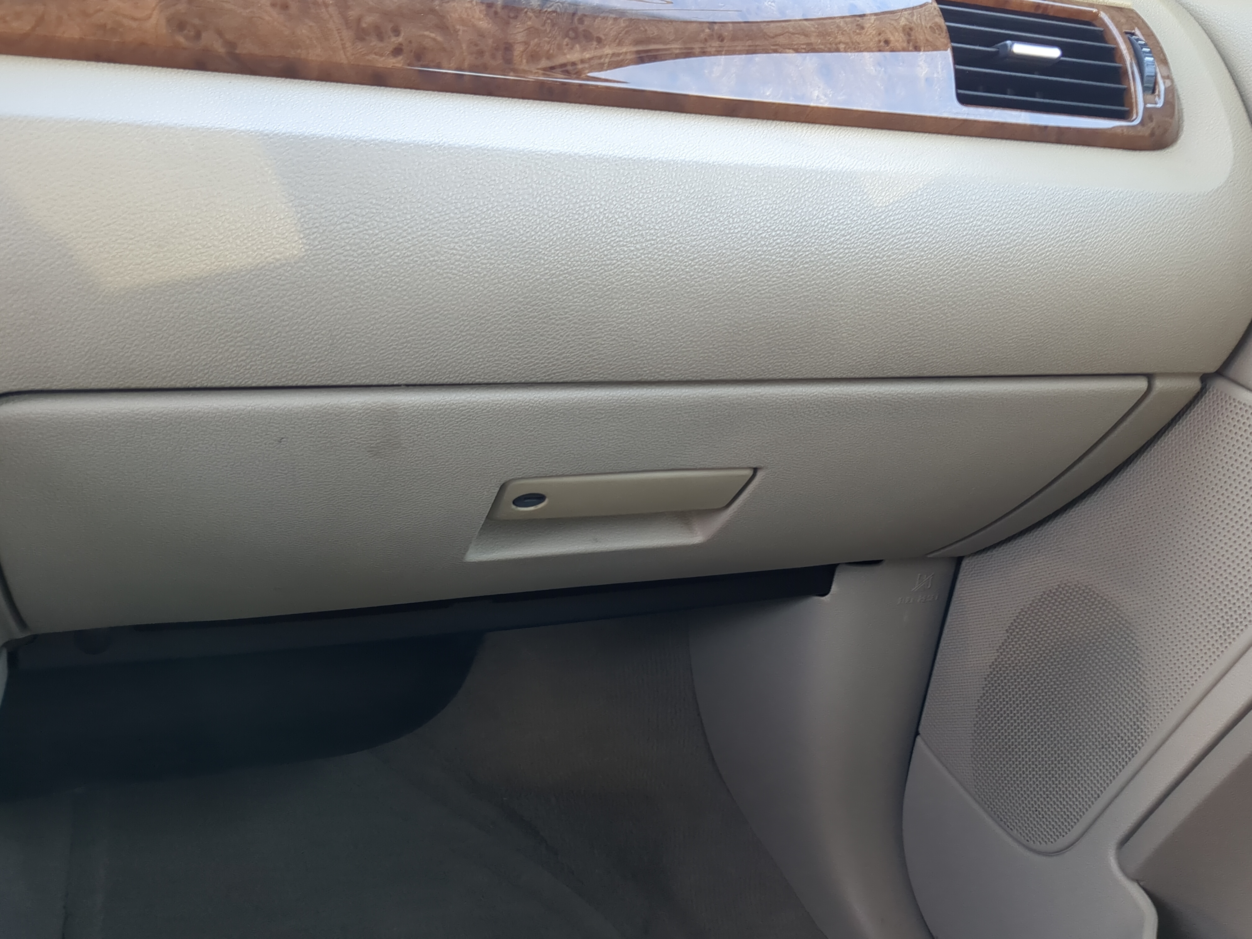 2006 Ford Five Hundred Passenger Glove Box Door Storage Compartment 1162372 - Oemusedautoparts1.com