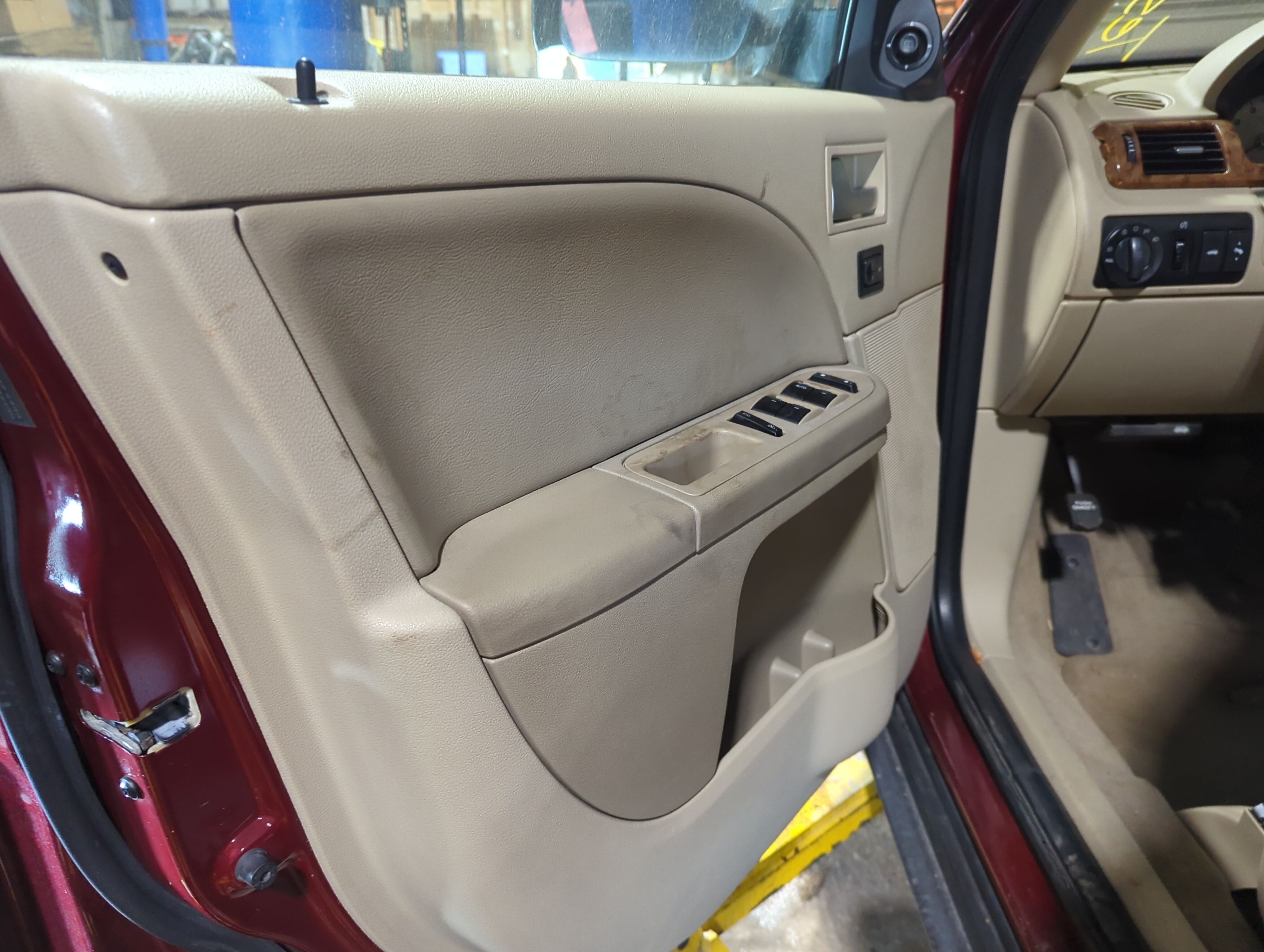 Picture of 2006 Ford Five Hundred Front Right Passenger Interior Door Panel Trim 1162390