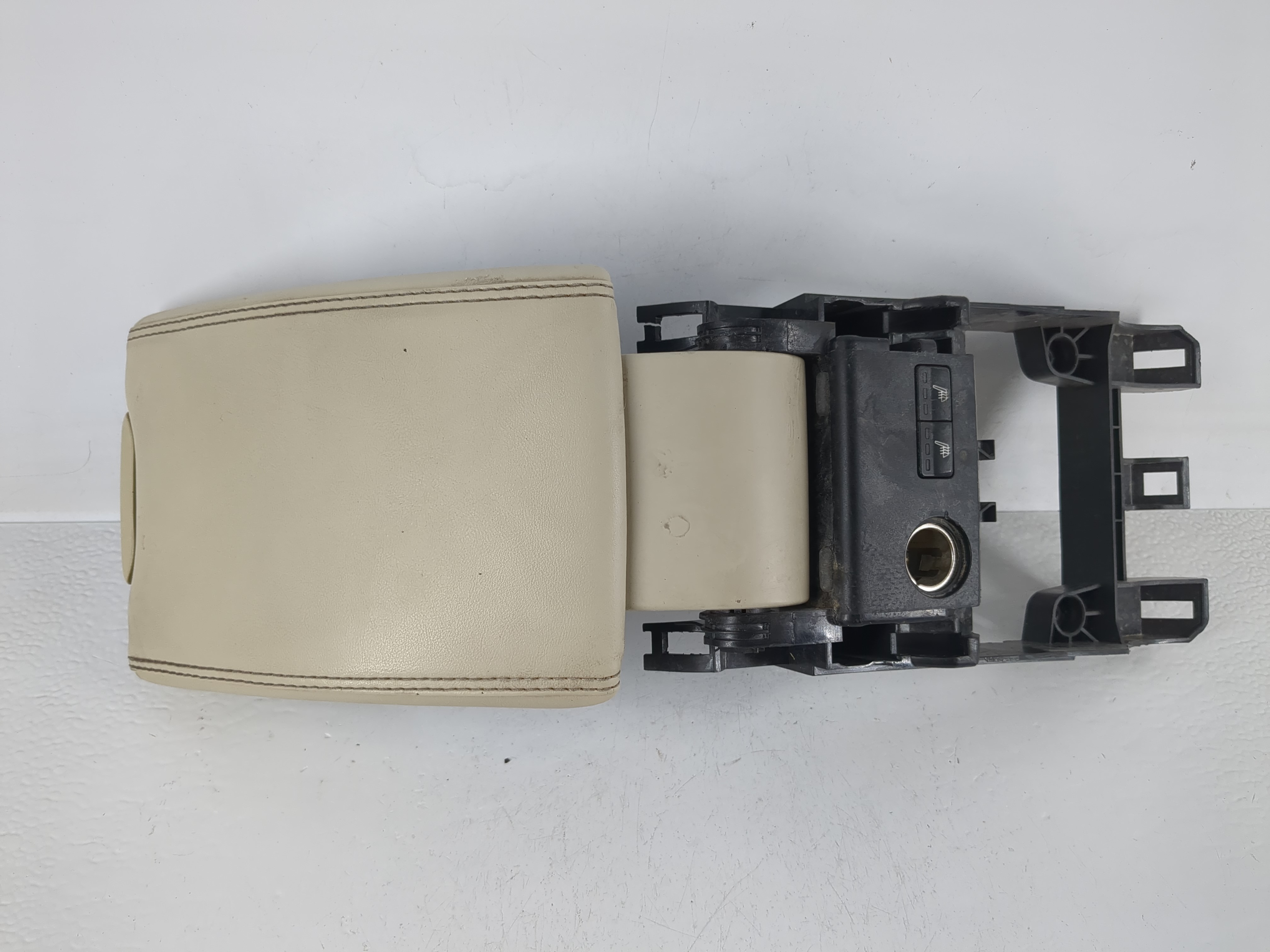 2013-2018 Volvo V60 Center Console Armrest Cover Lid Tan 1162424 - Oemusedautoparts1.com