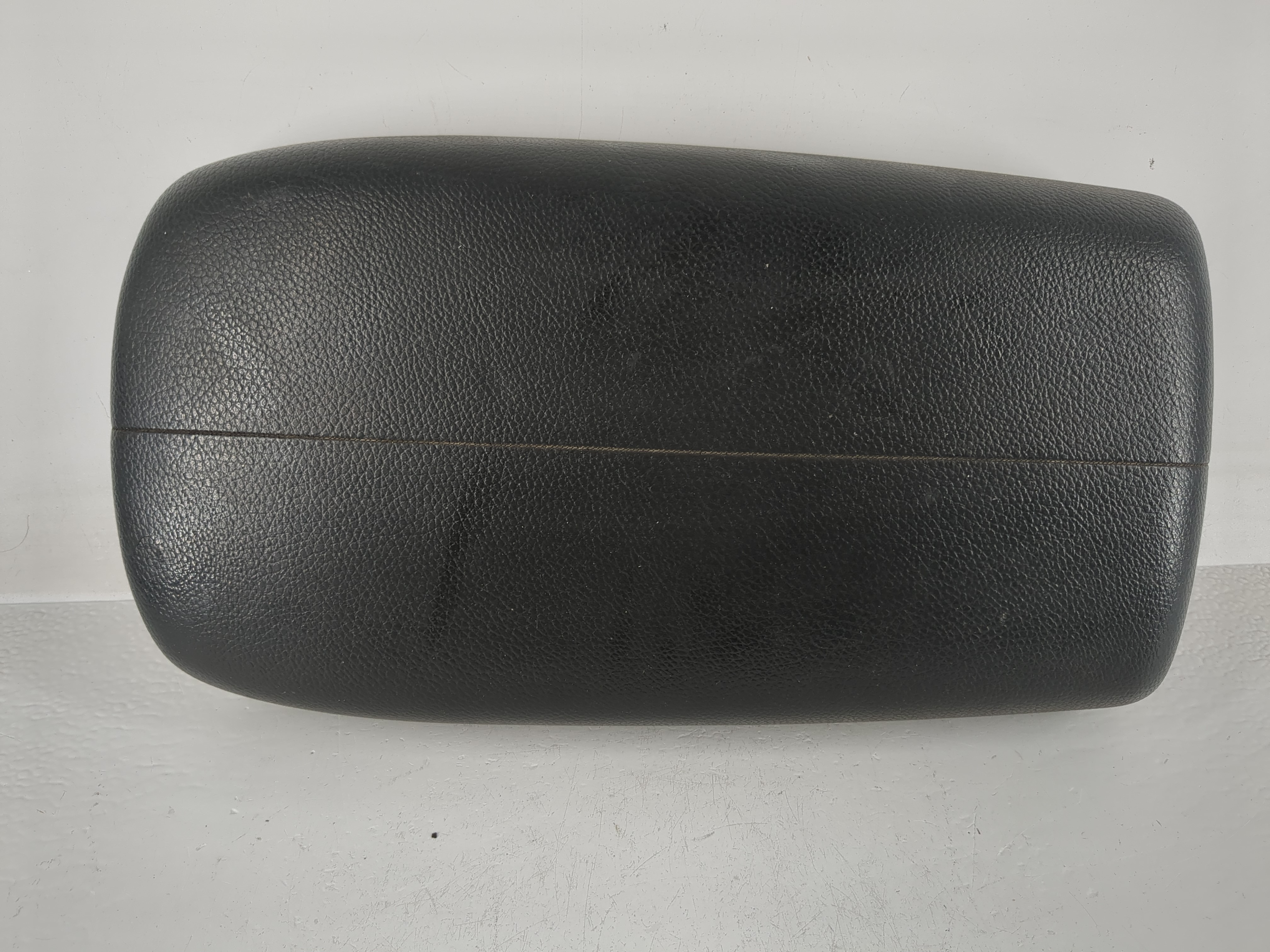 2011-2013 Kia Sorento Center Console Armrest Cover Lid Black 1162427 - Oemusedautoparts1.com