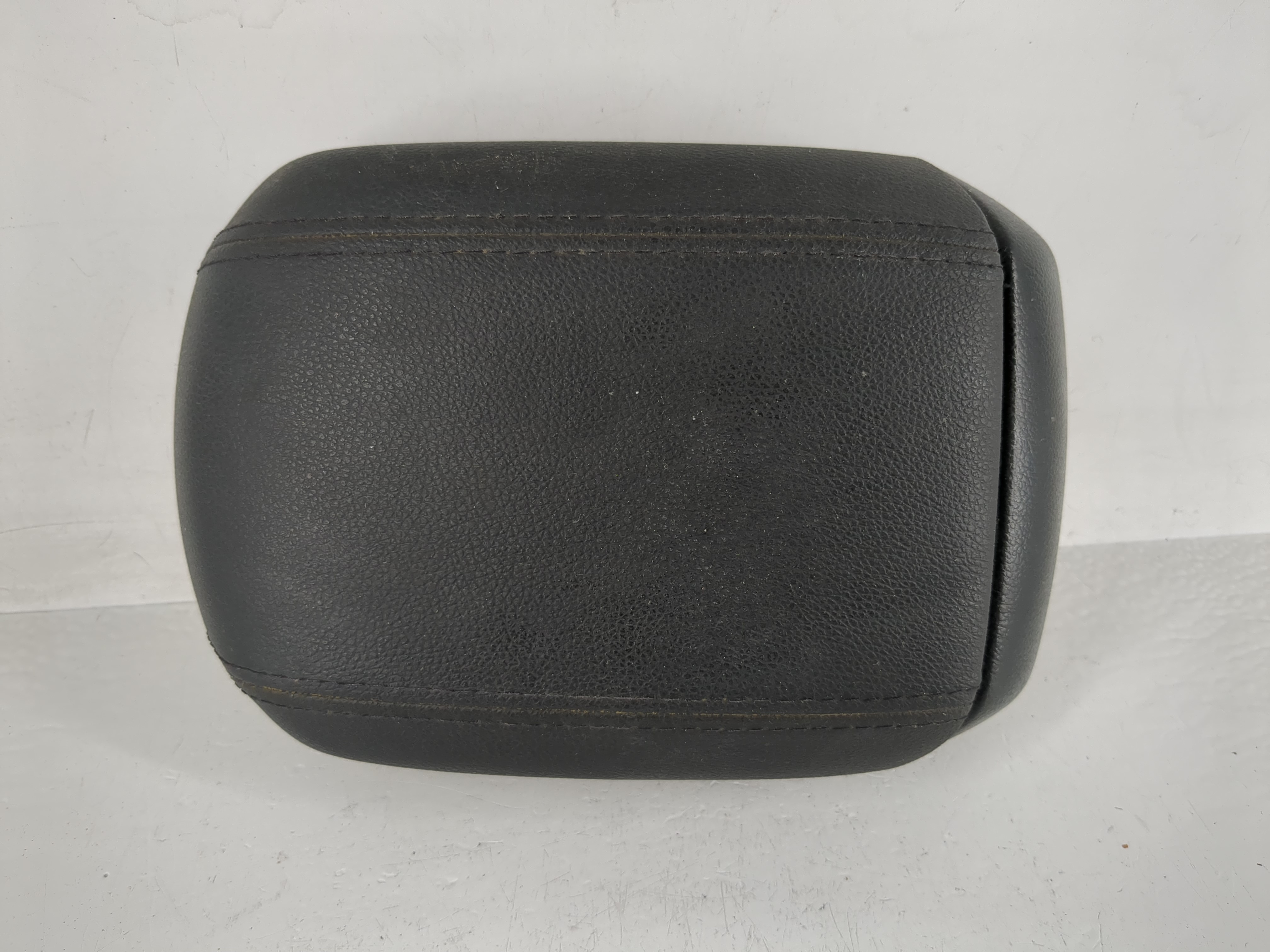 2011-2012 Chevrolet Cruze Center Console Armrest Cover Lid Black 1162433 - Oemusedautoparts1.com
