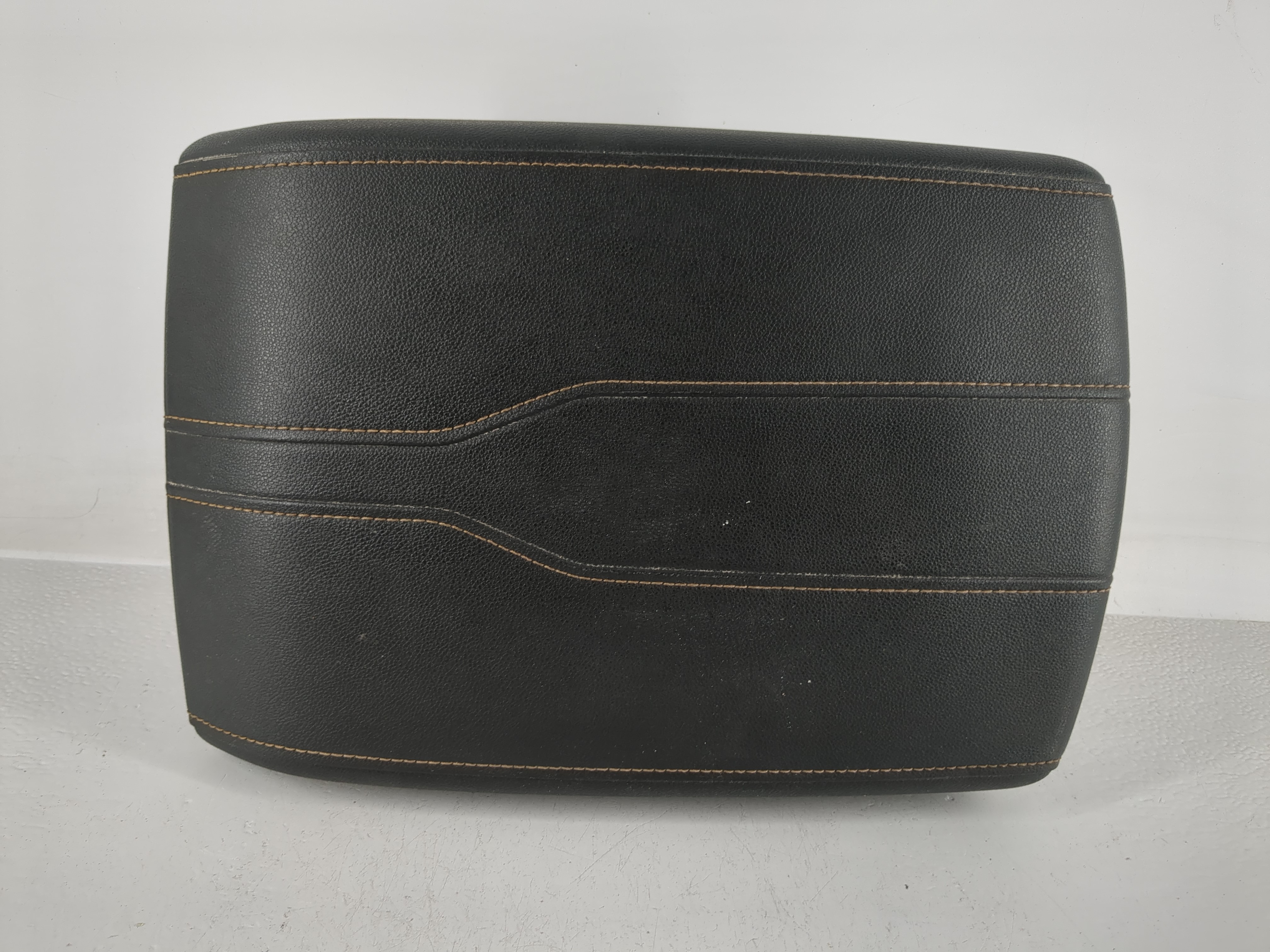 2018-2022 Chevrolet Traverse Center Console Armrest Cover Lid Black 1162437 - Oemusedautoparts1.com