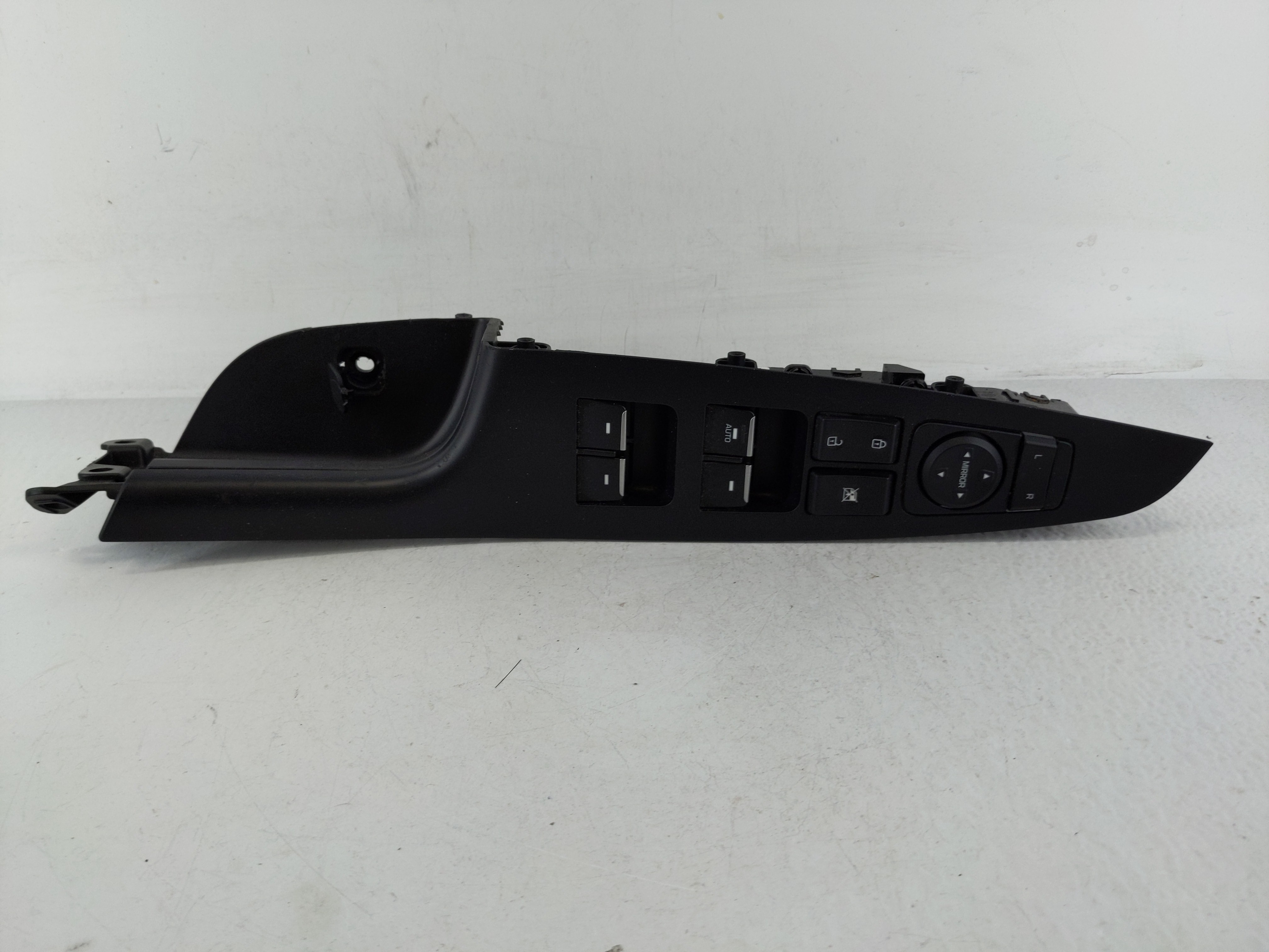 Picture of 2016-2021 Hyundai Tucson Driver Left Door Master Power Window Switch 1162447