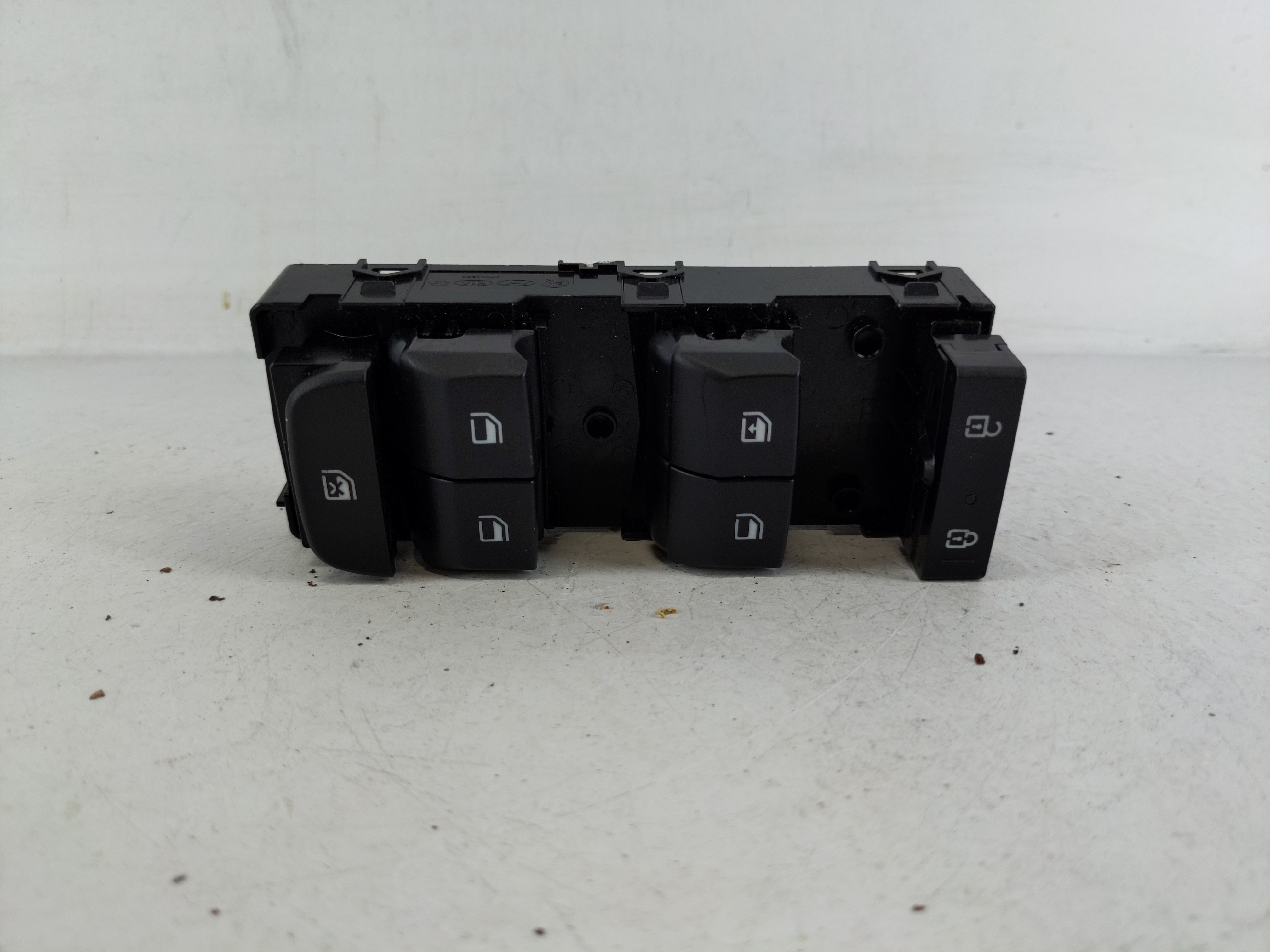 Picture of 2021-2022 Kia Seltos Driver Left Door Master Power Window Switch 1162454