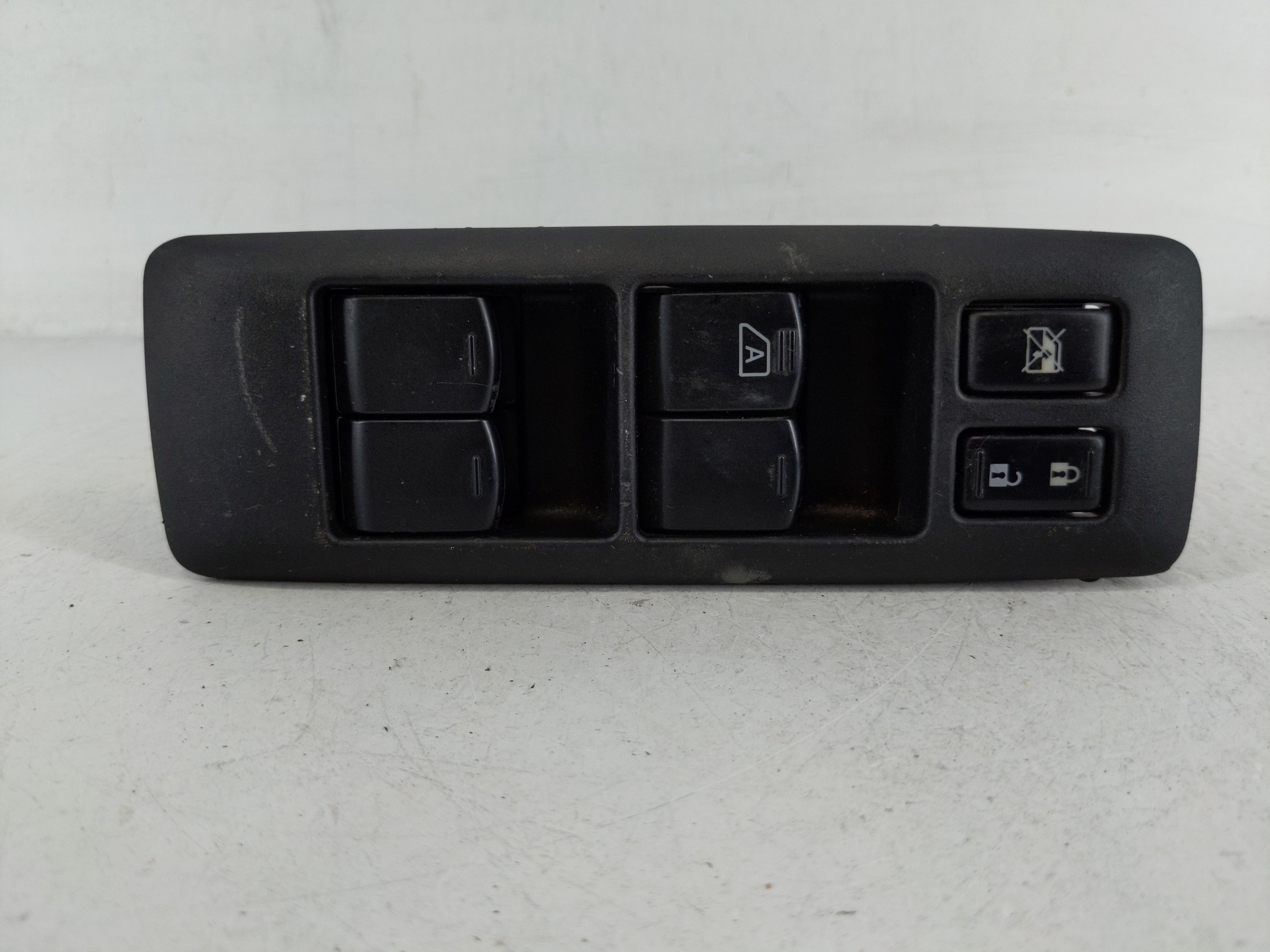 2011-2015 Nissan Rogue Driver Left Door Master Power Window Switch 1162455 - Oemusedautoparts1.com