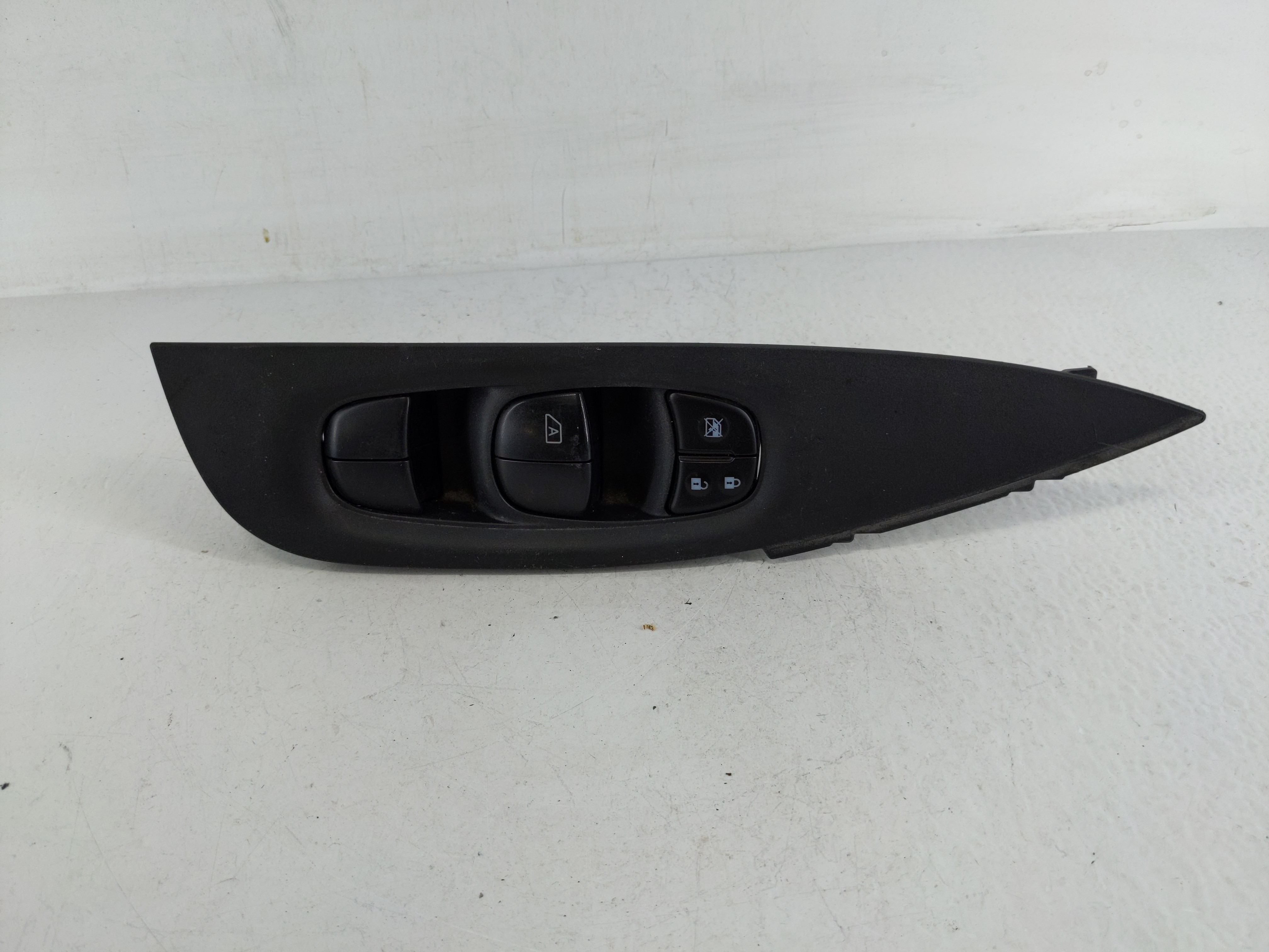 2016-2020 Nissan Rogue Driver Left Door Master Power Window Switch 1162470 - Oemusedautoparts1.com