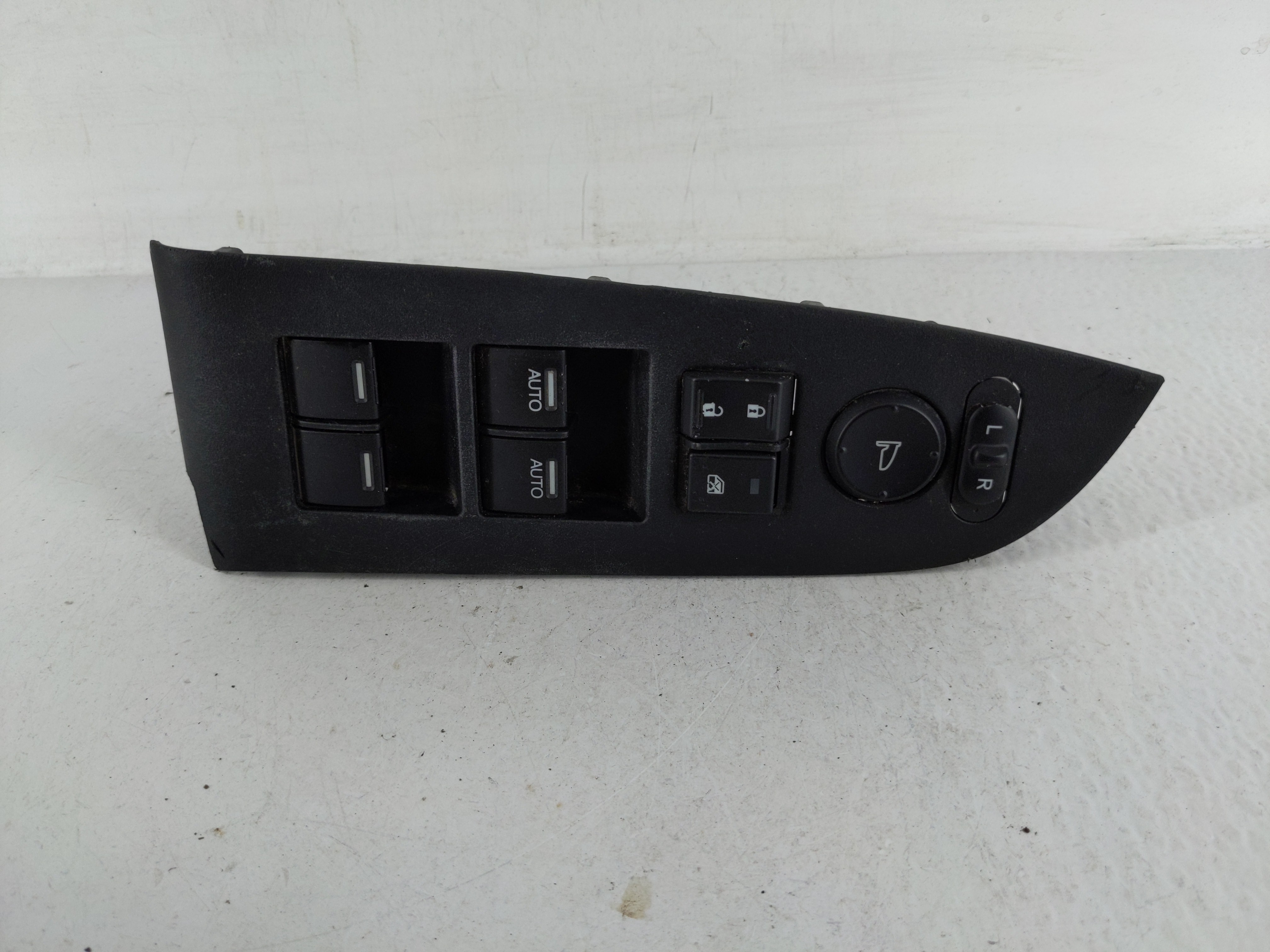 2014-2017 Honda Odyssey Driver Left Door Master Power Window Switch 1162499 - Oemusedautoparts1.com
