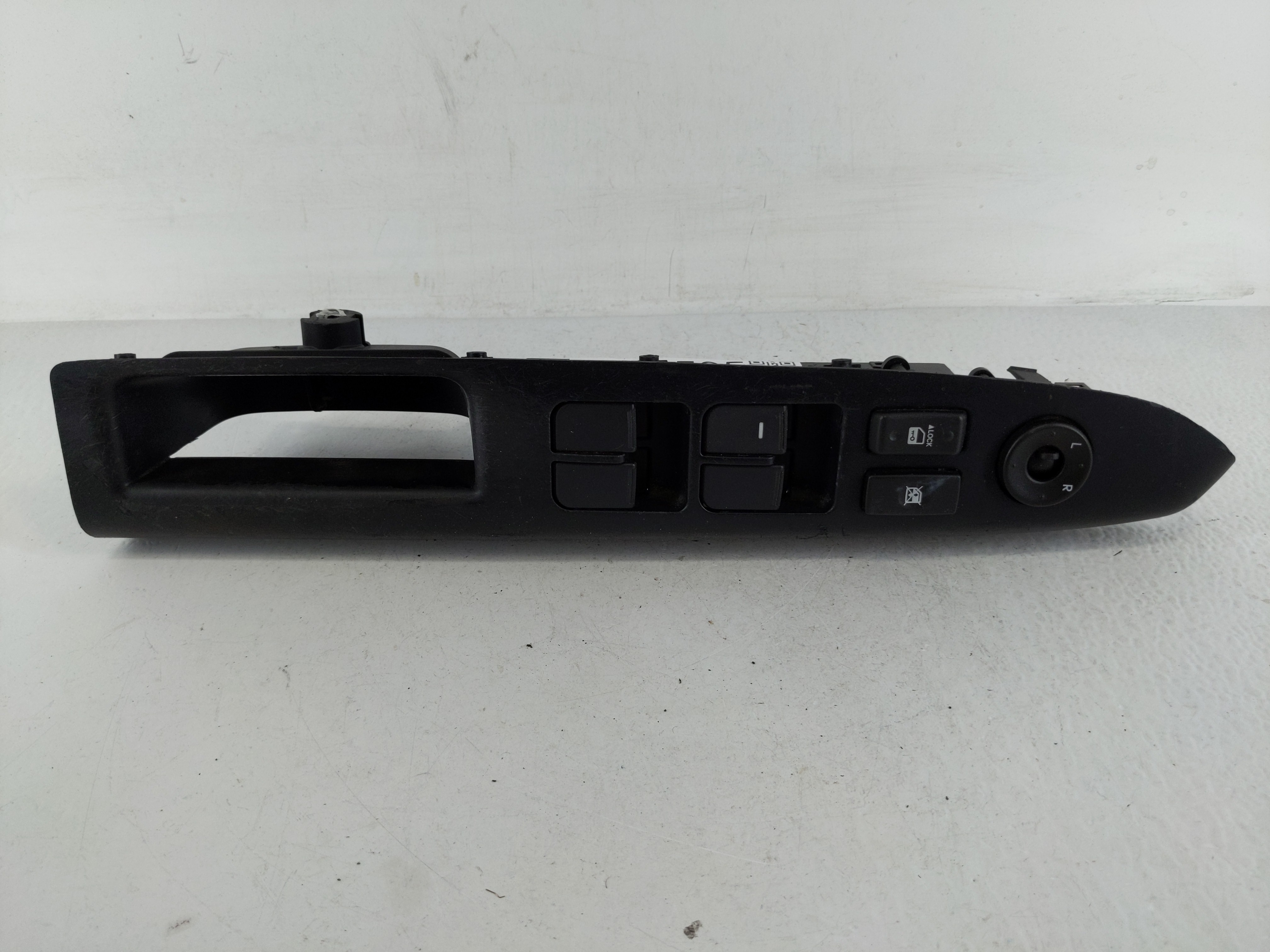 2010-2013 Kia Soul Driver Left Door Master Power Window Switch 1162505 - Oemusedautoparts1.com