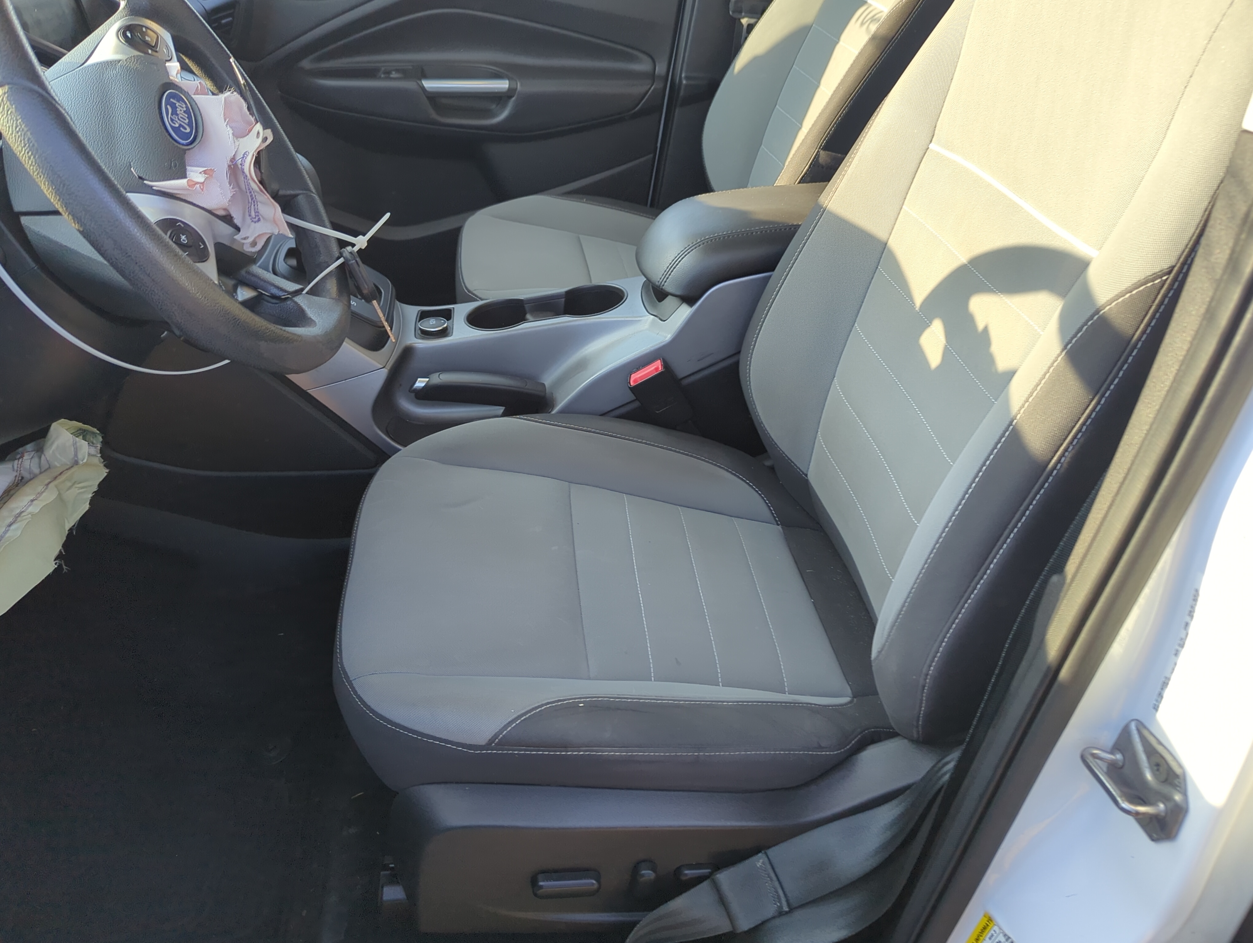 2014-2015 Ford Escape Driver Front Seat Oem 1163782 - Oemusedautoparts1.com