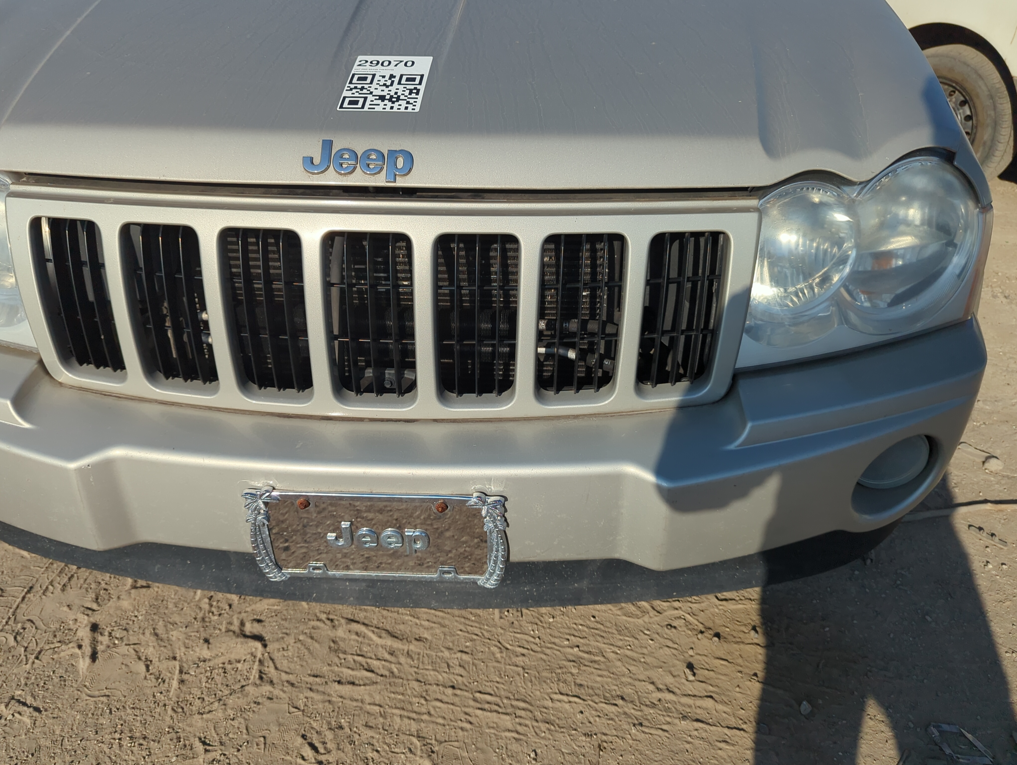 Picture of 2005-2007 Jeep Grand Cherokee Front Grille Bumper Not Included 1164175