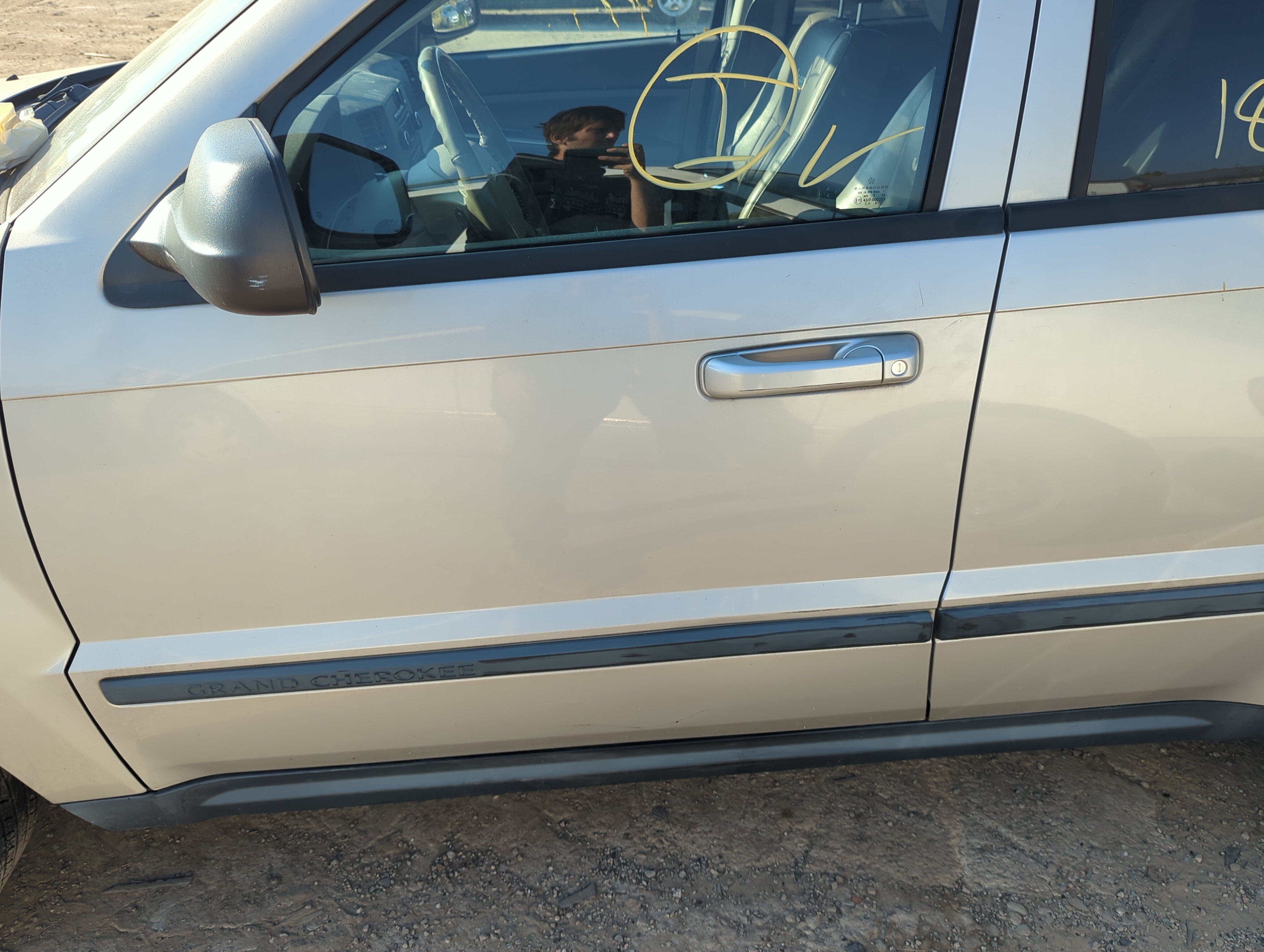 2006-2007 Jeep Grand Cherokee Driver Front Door Oem 1164227 - Oemusedautoparts1.com
