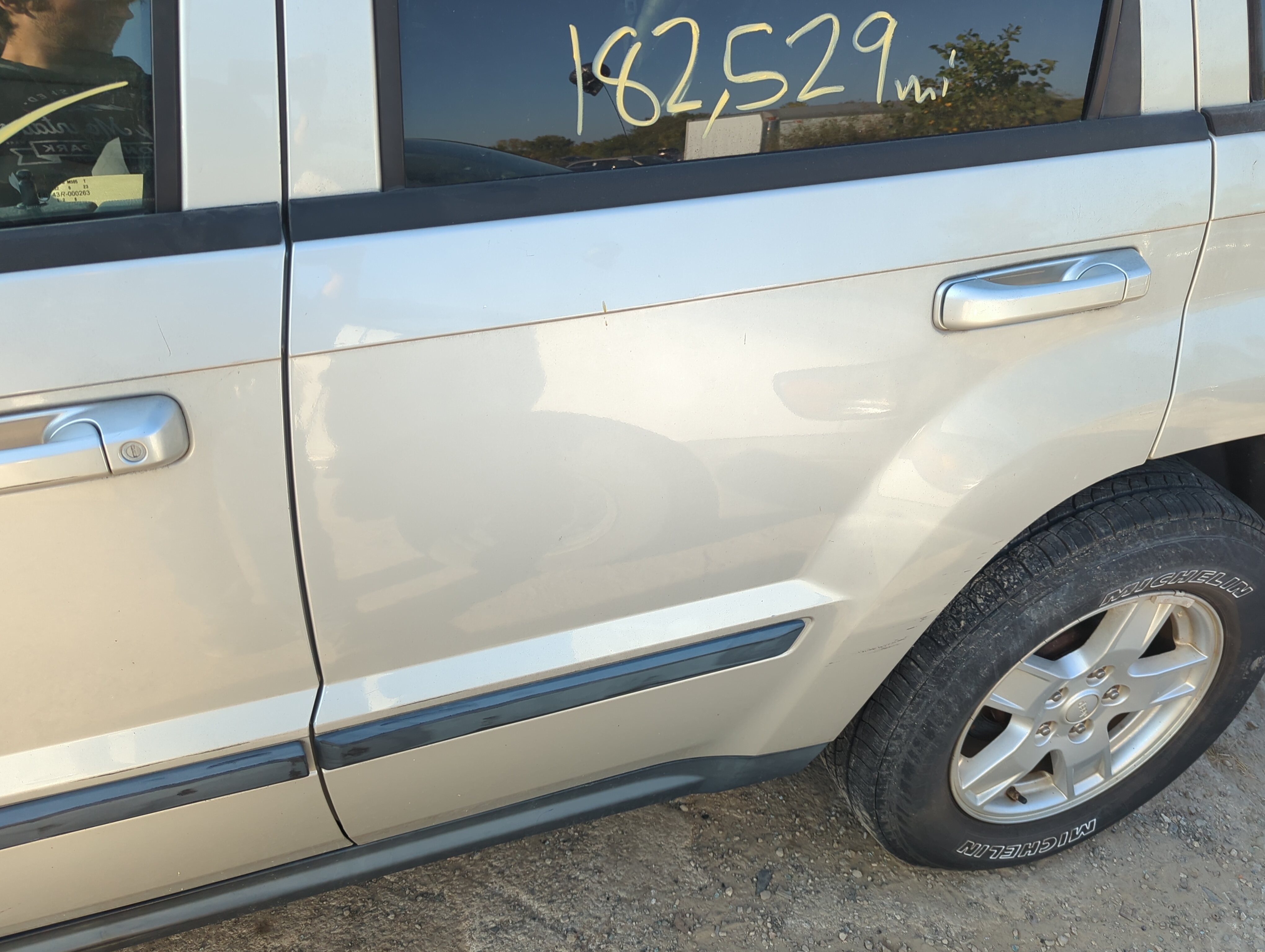 2005-2010 Jeep Grand Cherokee Driver Rear Door Oem 1164246 - Oemusedautoparts1.com