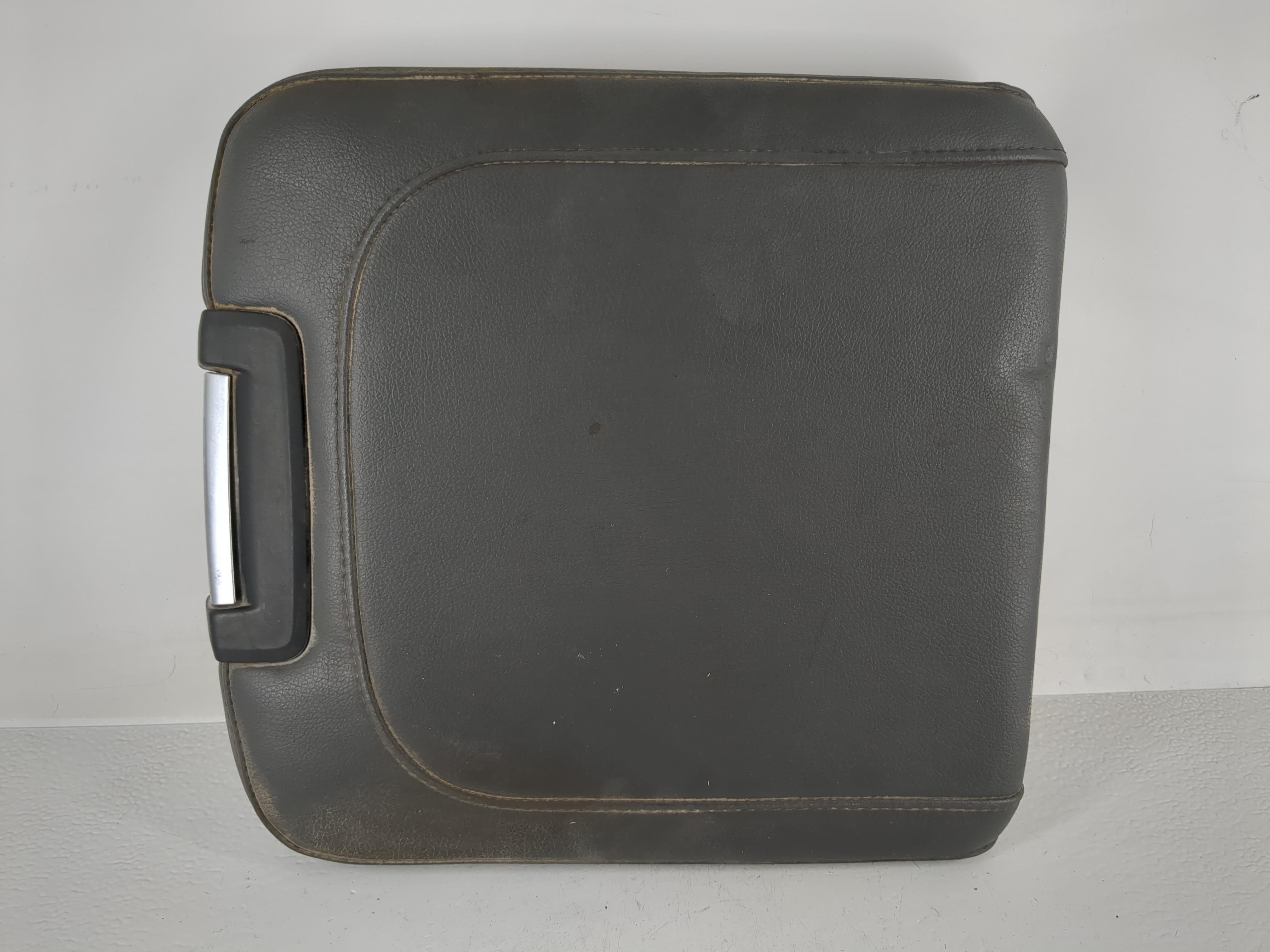Dodge Ram 1500 Center Console Armrest Cover Lid 1164747 - Oemusedautoparts1.com