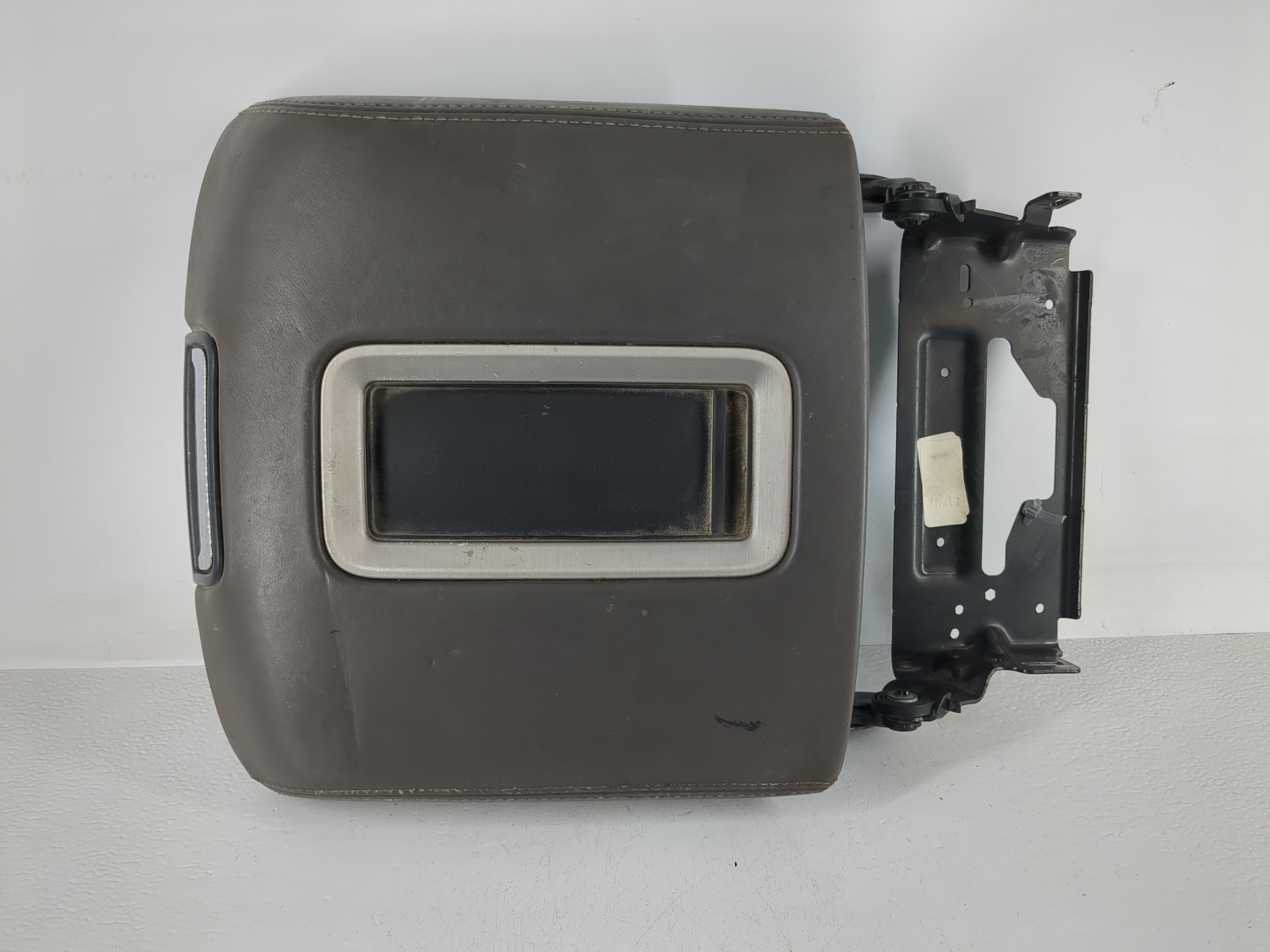 2015-2015 Gmc Yukon Center Console Armrest Cover Lid Gray 1164748 - Oemusedautoparts1.com