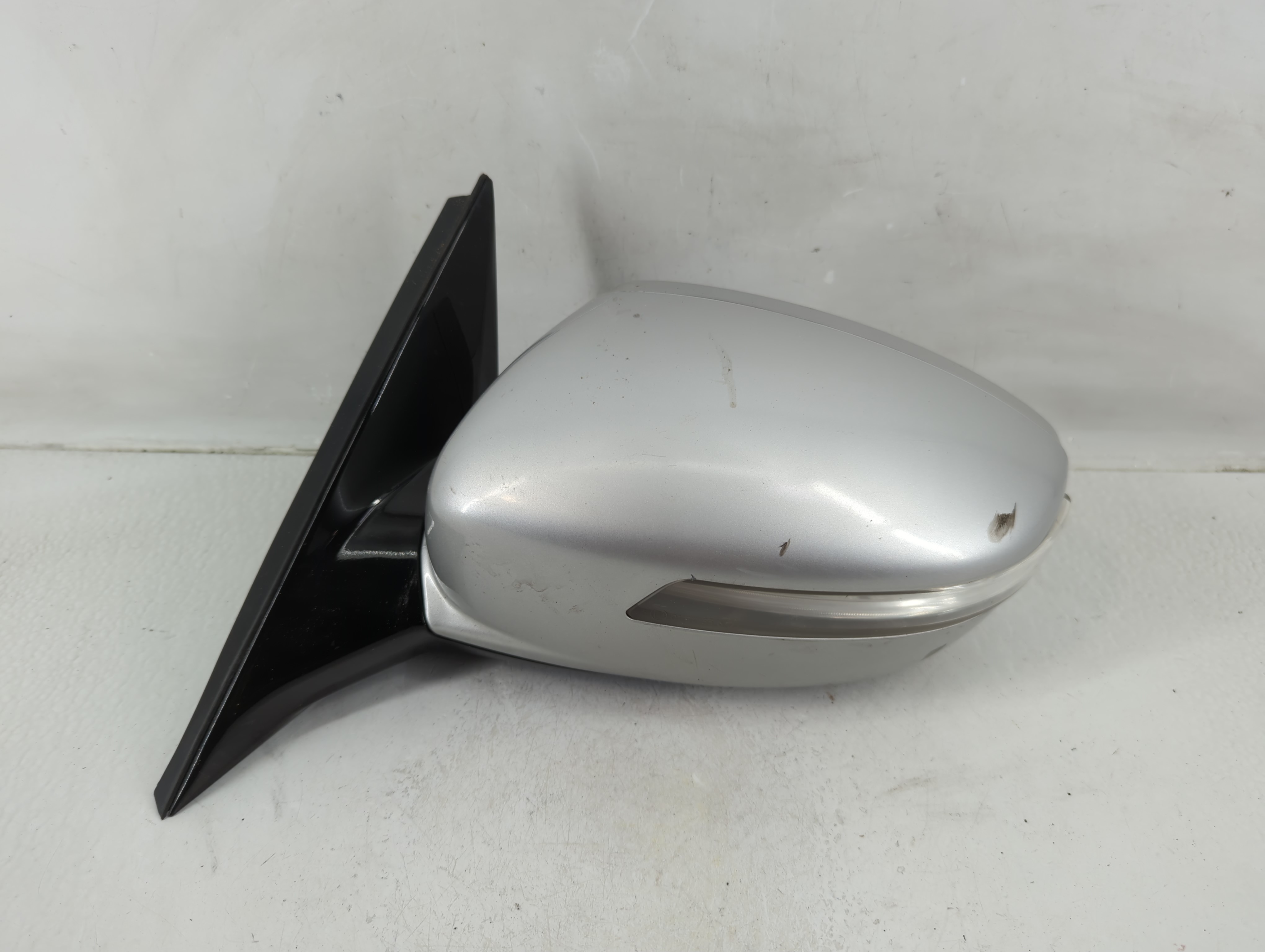 Picture of 2009-2014 Hyundai Genesis Driver Left Side View Power Door Mirror Silver 1164786