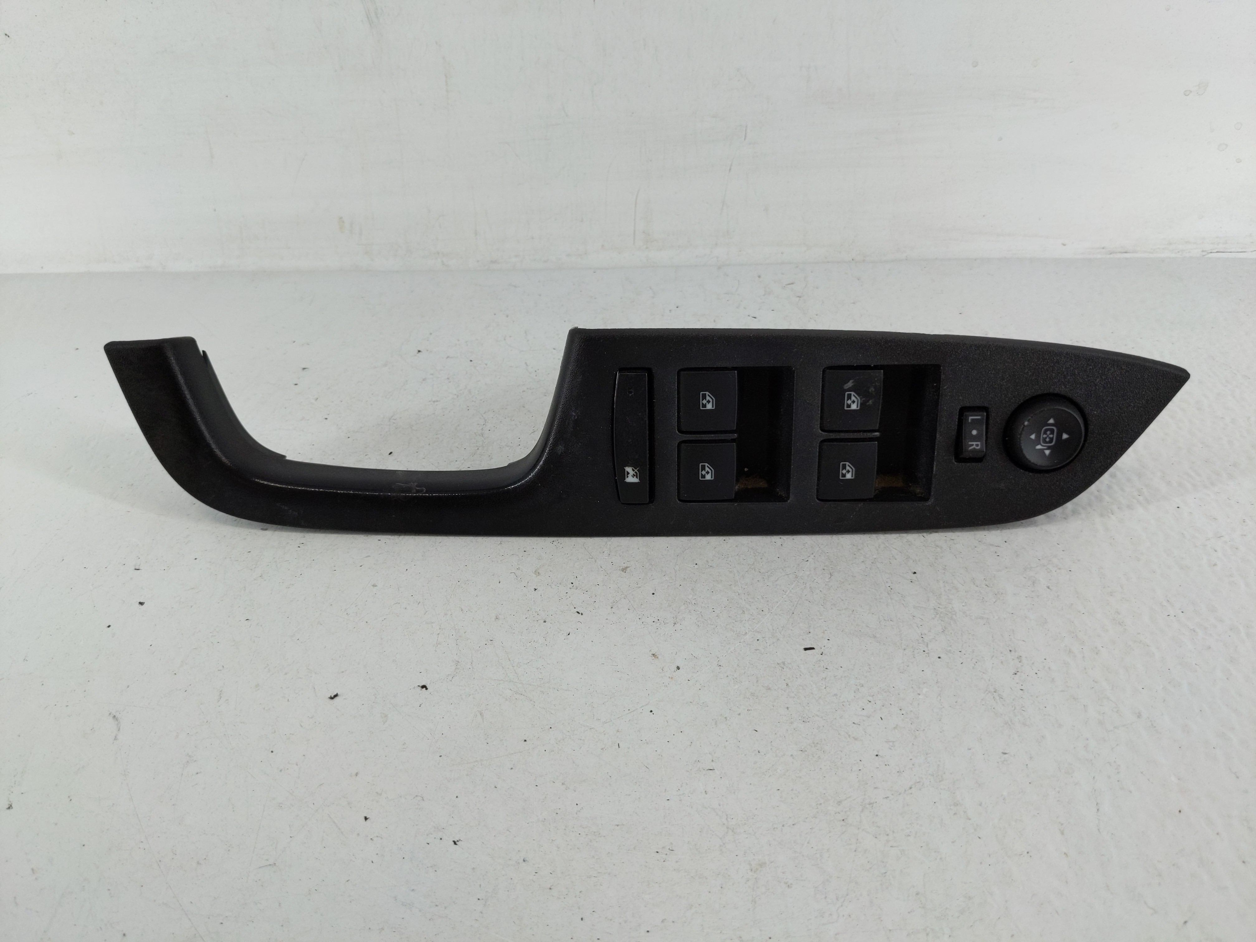 2016-2017 Chevrolet Equinox Driver Left Door Master Power Window Switch 1164803 - Oemusedautoparts1.com