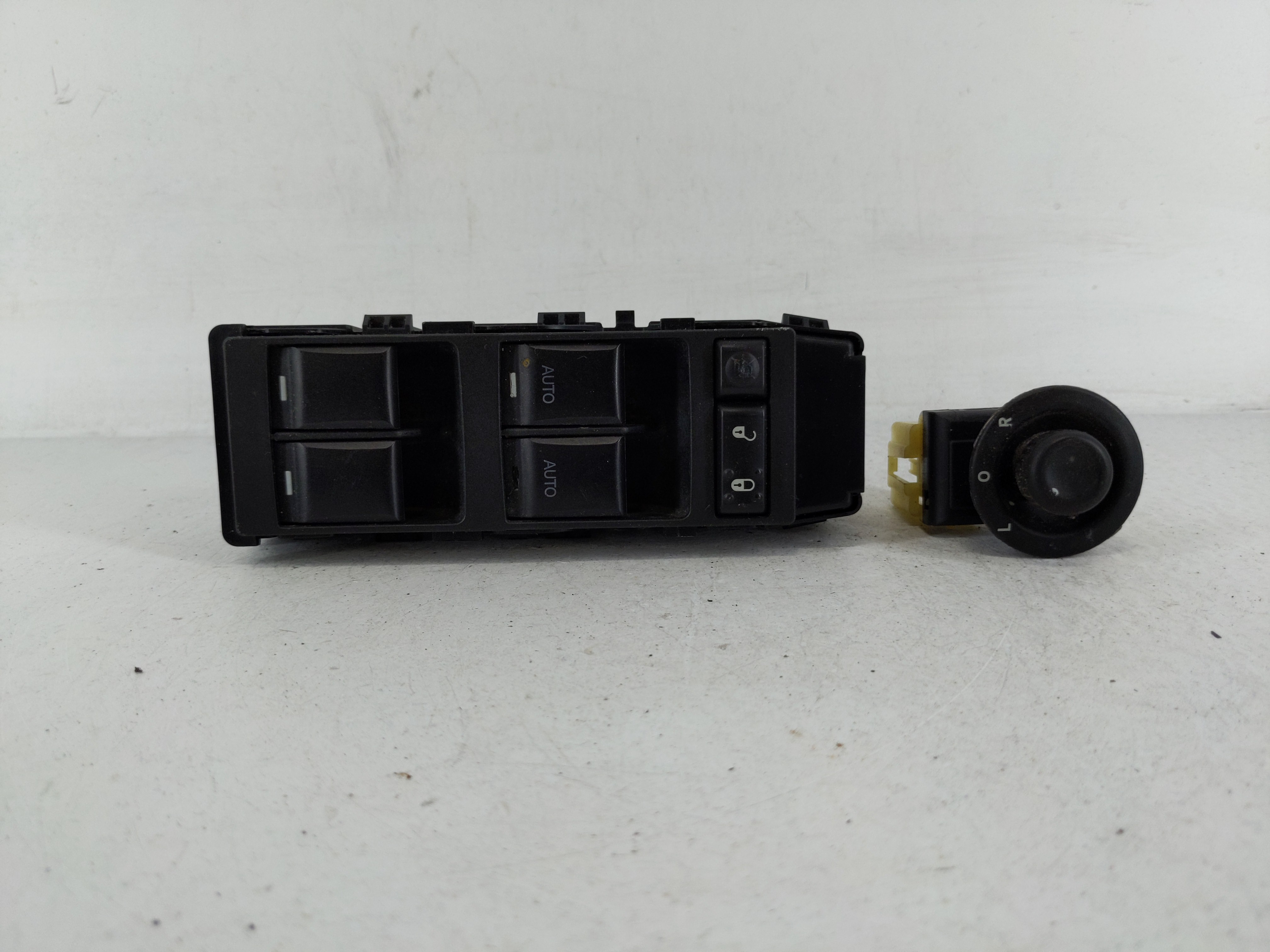 2008-2010 Chrysler Sebring Driver Left Door Master Power Window Switch 1164804 - Oemusedautoparts1.com