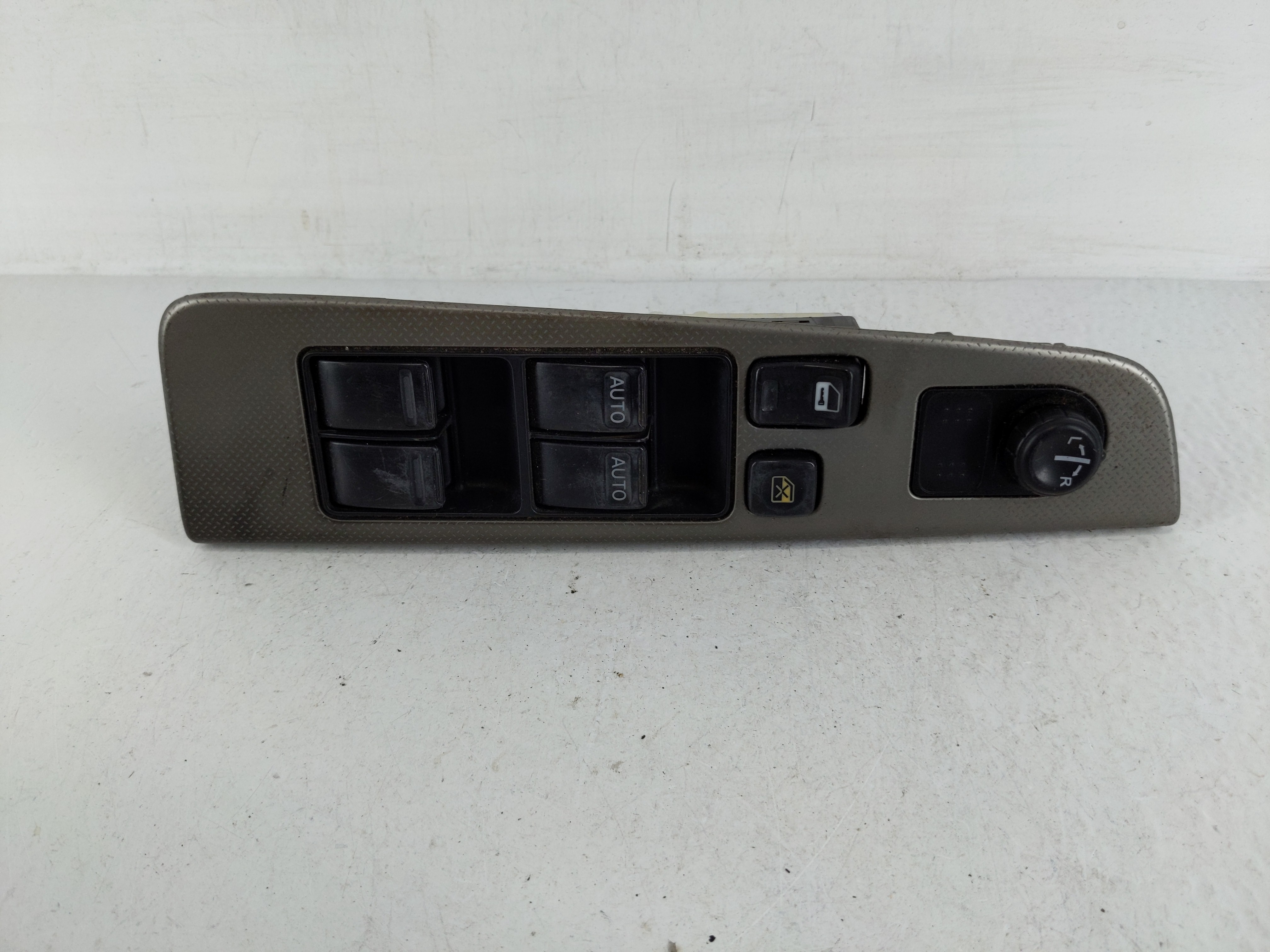 2005-2006 Nissan Altima Driver Left Door Master Power Window Switch 1164920 - Oemusedautoparts1.com
