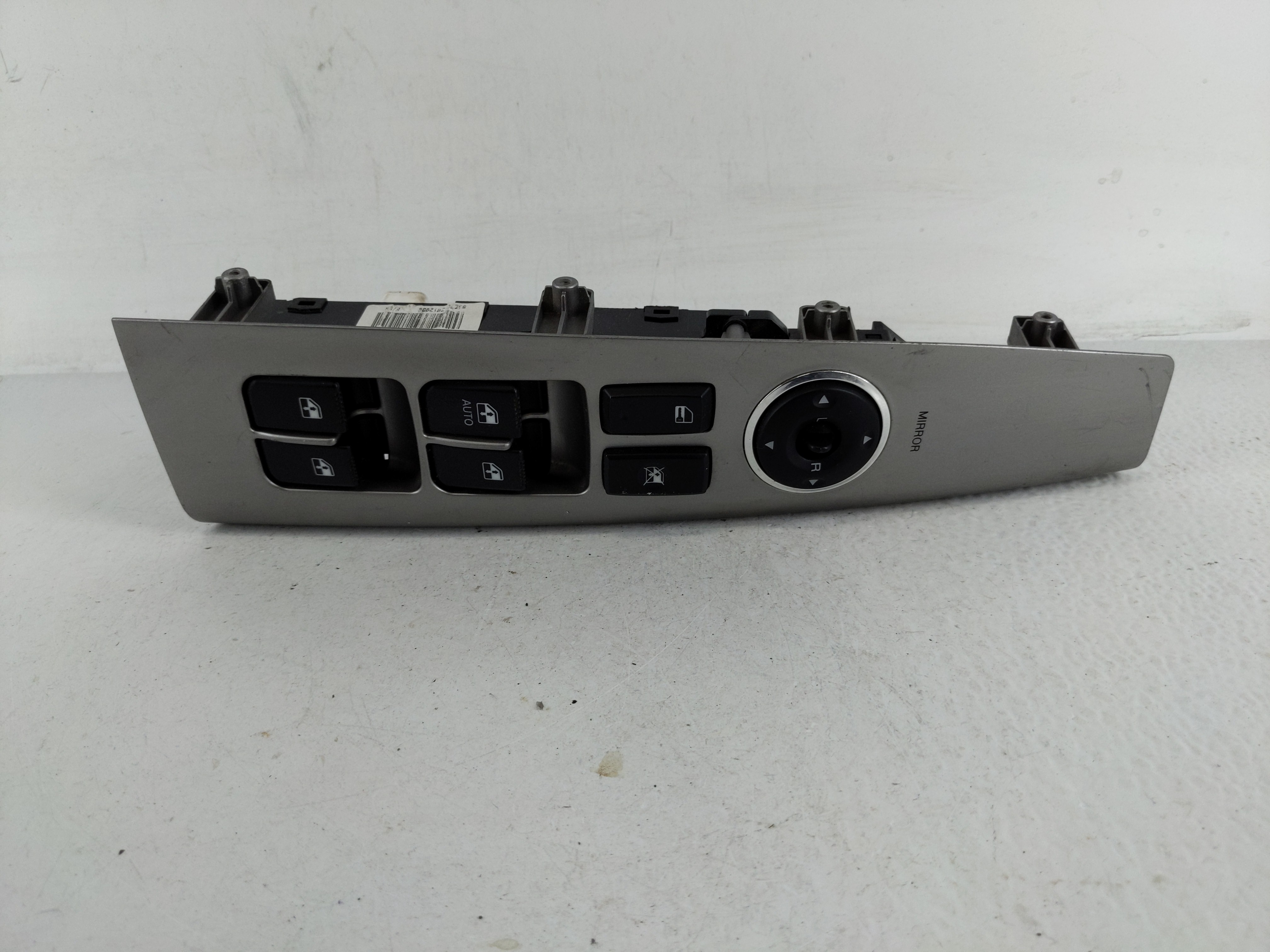 2010-2012 Hyundai Santa Fe Driver Left Door Master Power Window Switch 1164985 - Oemusedautoparts1.com