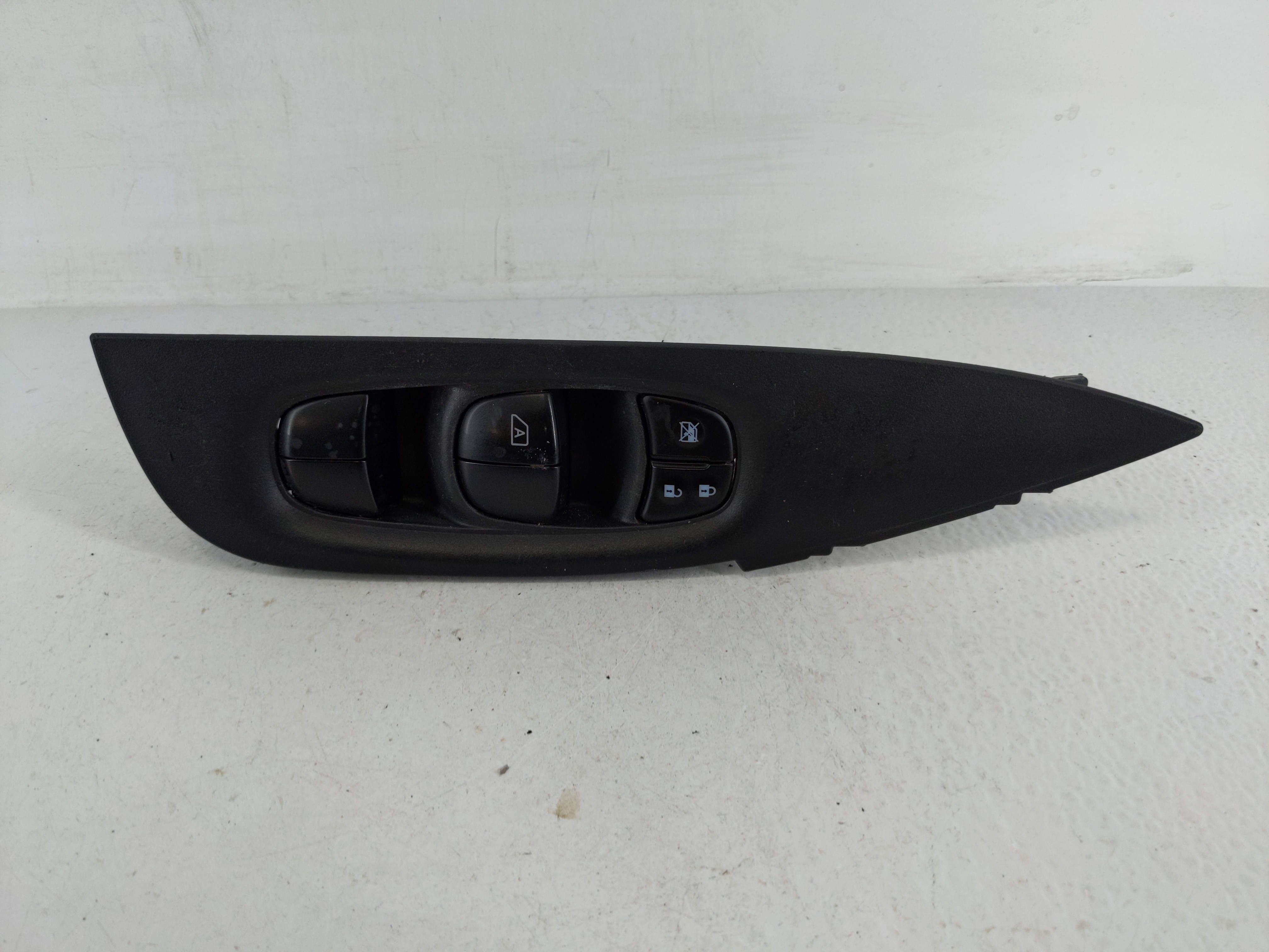 2014-2020 Nissan Rogue Driver Left Door Master Power Window Switch 1164988 - Oemusedautoparts1.com