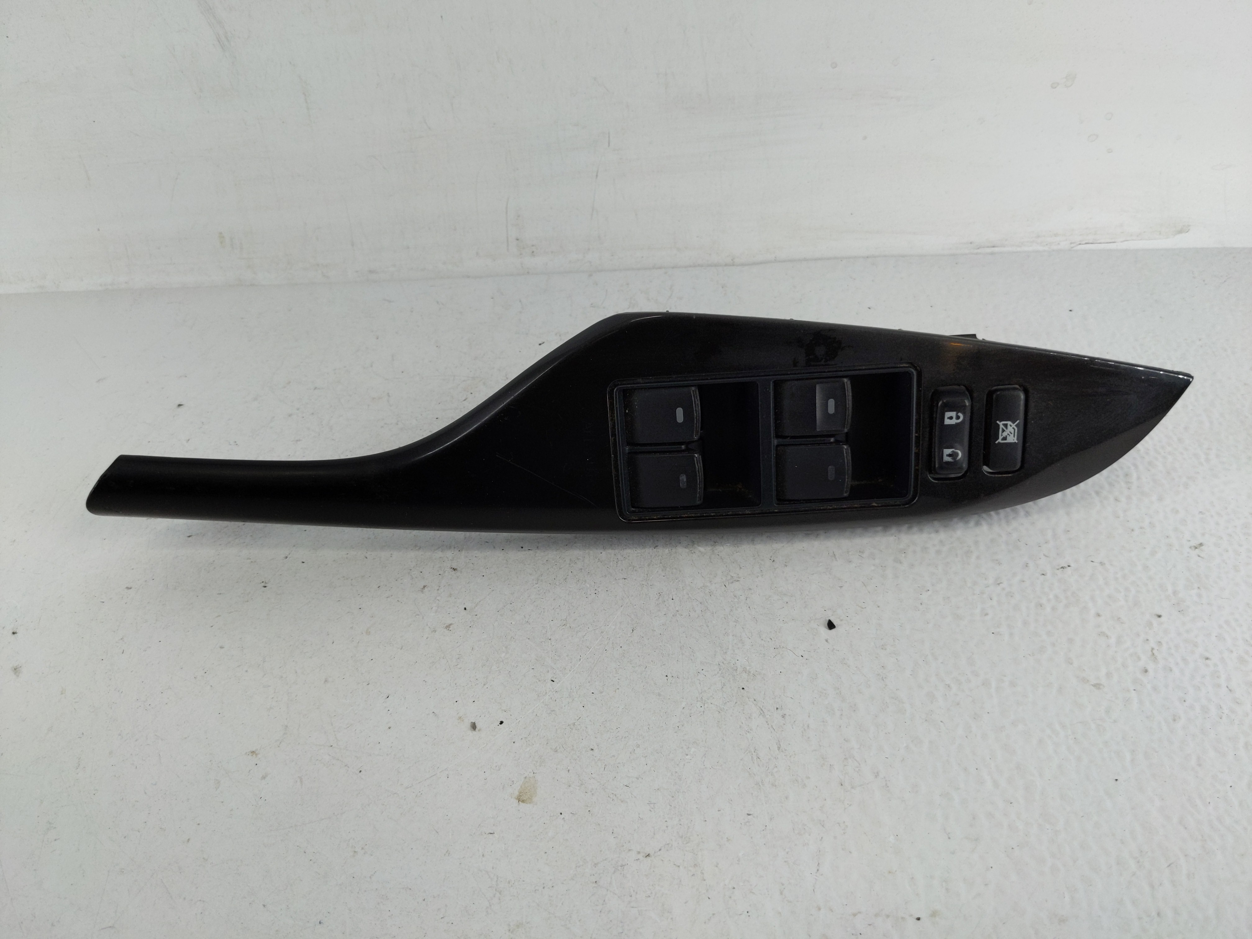 2011-2014 Toyota Sienna Driver Left Door Master Power Window Switch 1165009 - Oemusedautoparts1.com