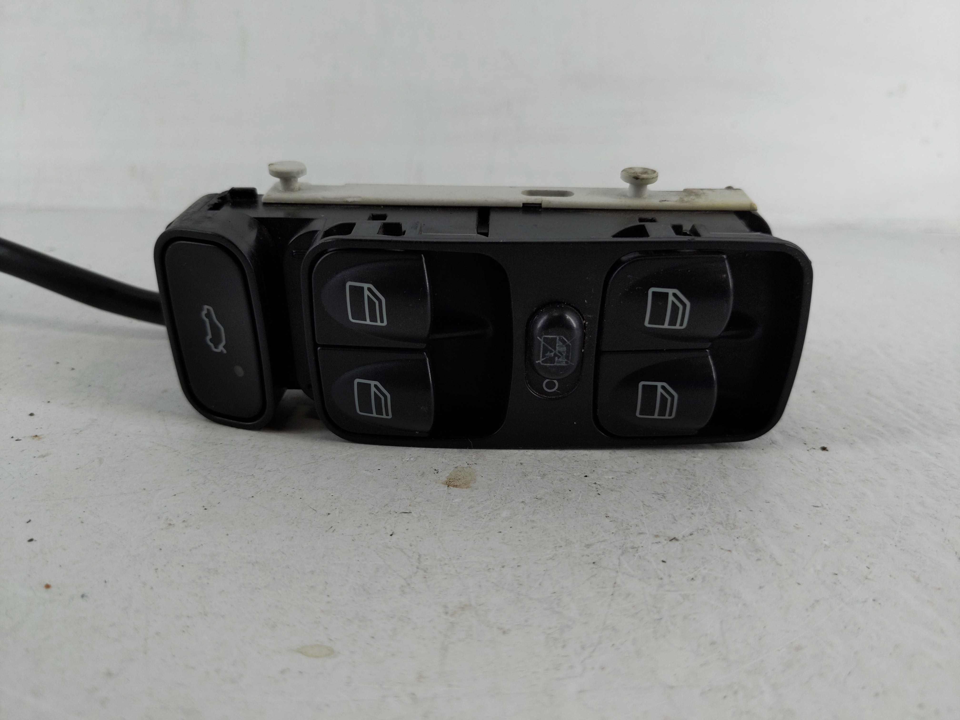 2006 Mercedes-benz Clk350 Driver Left Door Master Power Window Switch 1165022 - Oemusedautoparts1.com