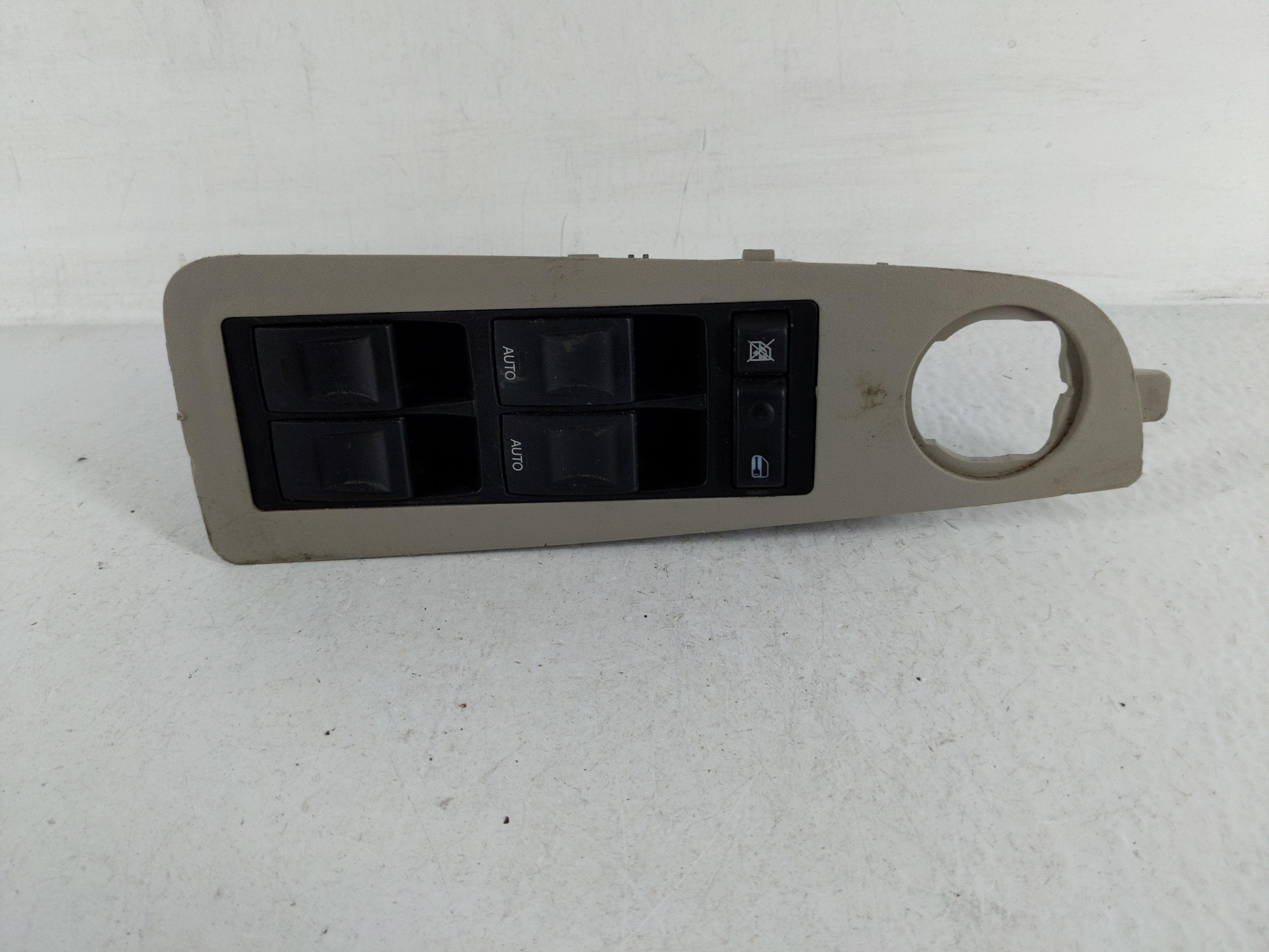 2005-2005 Chrysler 300 Driver Left Door Master Power Window Switch 1165030 - Oemusedautoparts1.com