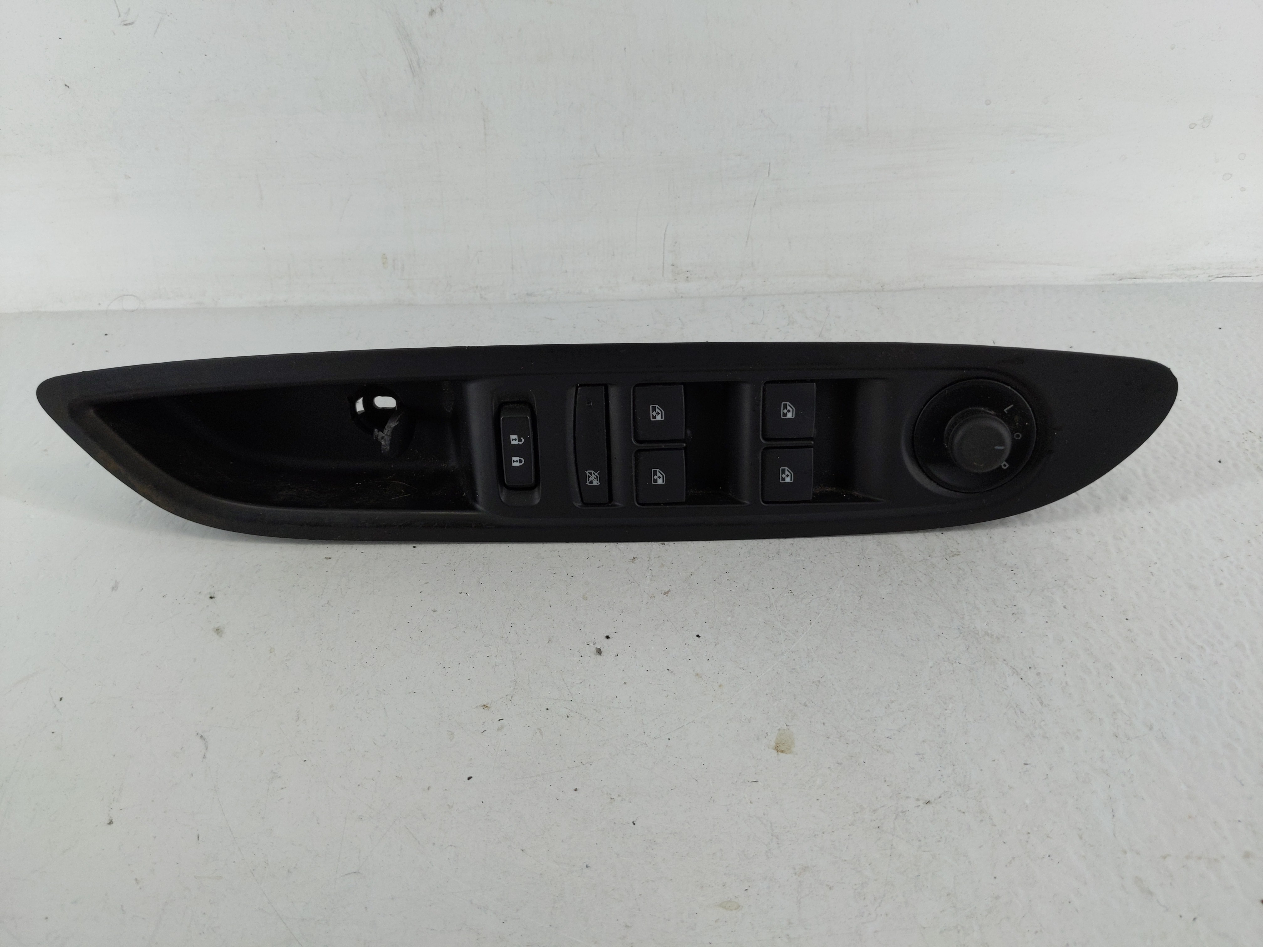 2017-2020 Buick Encore Driver Left Door Master Power Window Switch 1165108 - Oemusedautoparts1.com