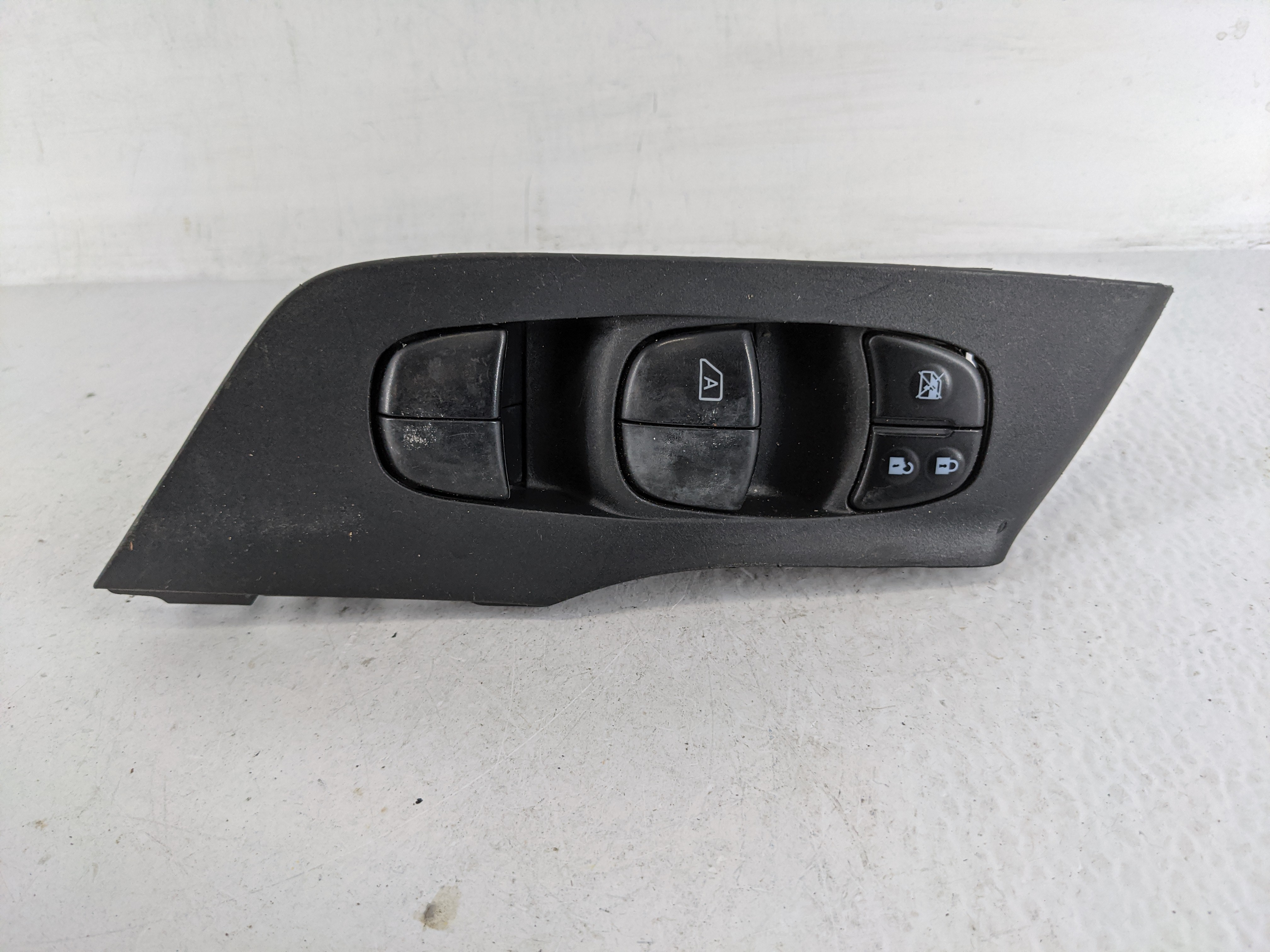 2013-2018 Nissan Altima Driver Left Door Master Power Window Switch 1165129 - Oemusedautoparts1.com