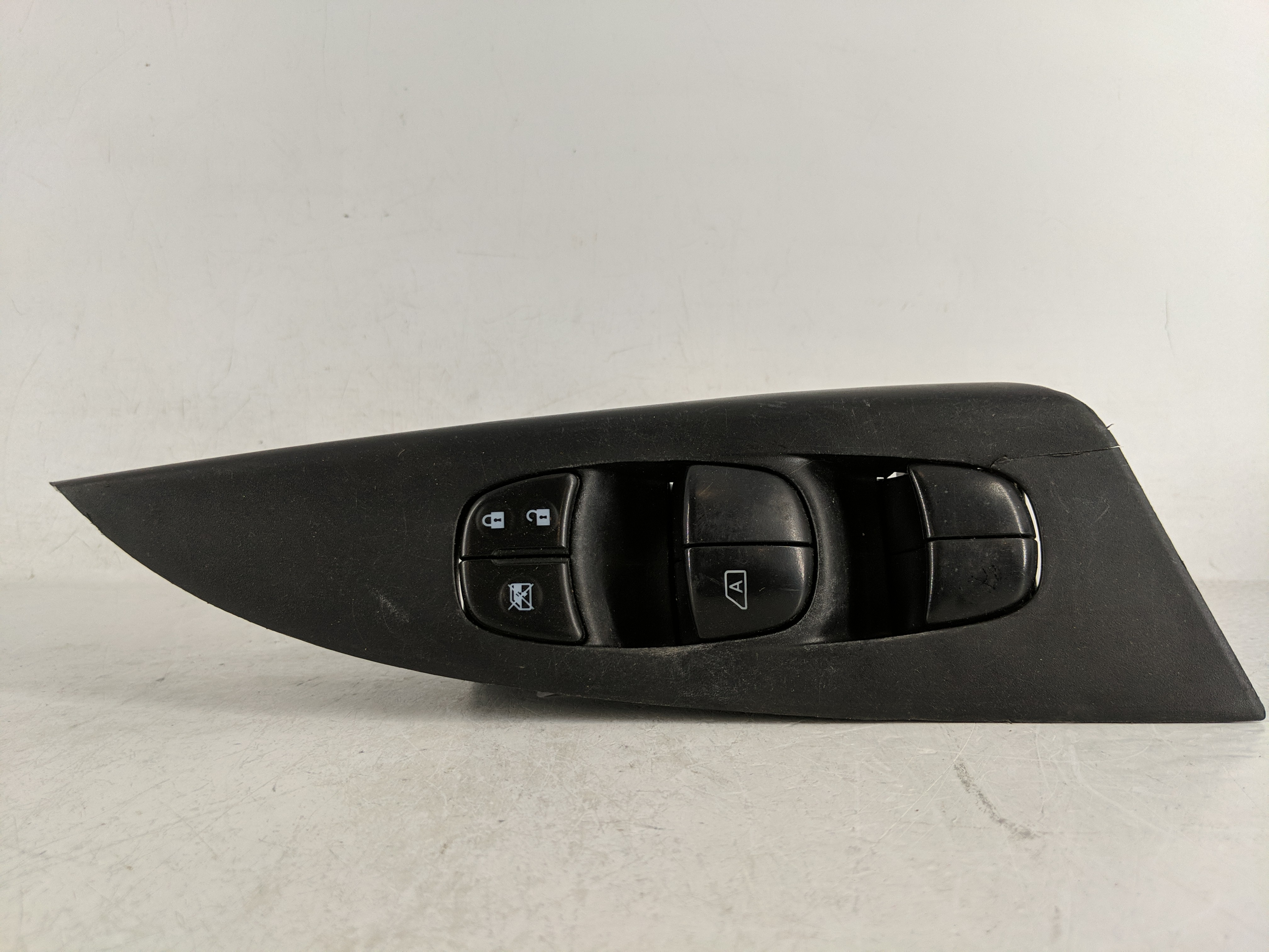 2013-2019 Nissan Sentra Driver Left Door Master Power Window Switch 1165136 - Oemusedautoparts1.com
