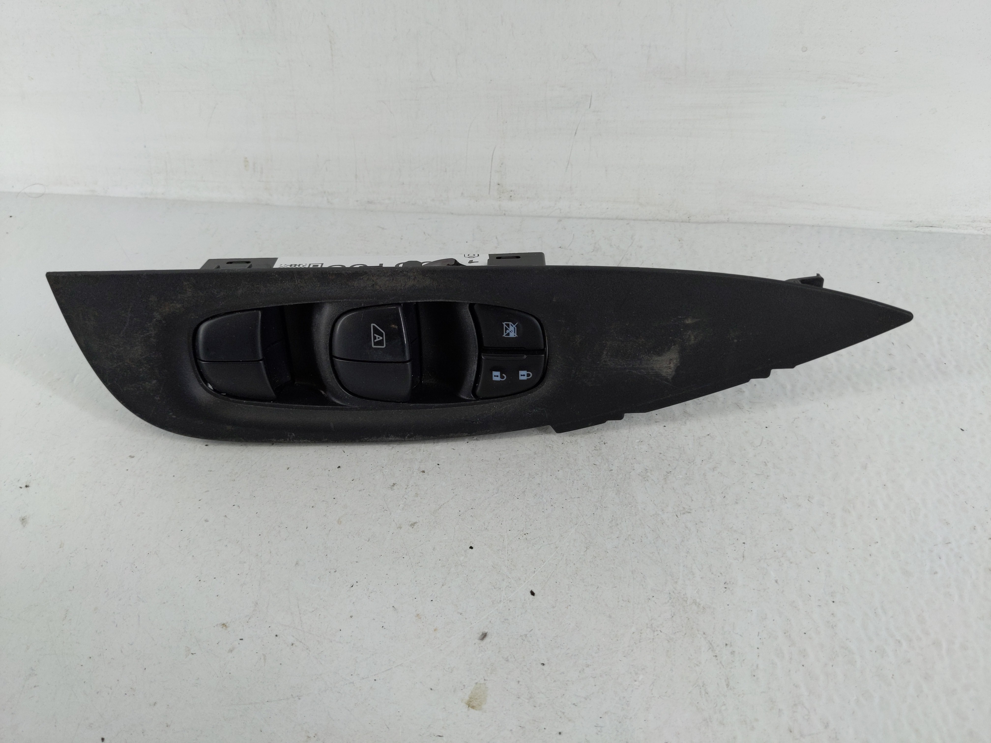 Nissan Rogue Driver Left Door Master Power Window Switch 25401 6ma0c 1165163 - Oemusedautoparts1.com