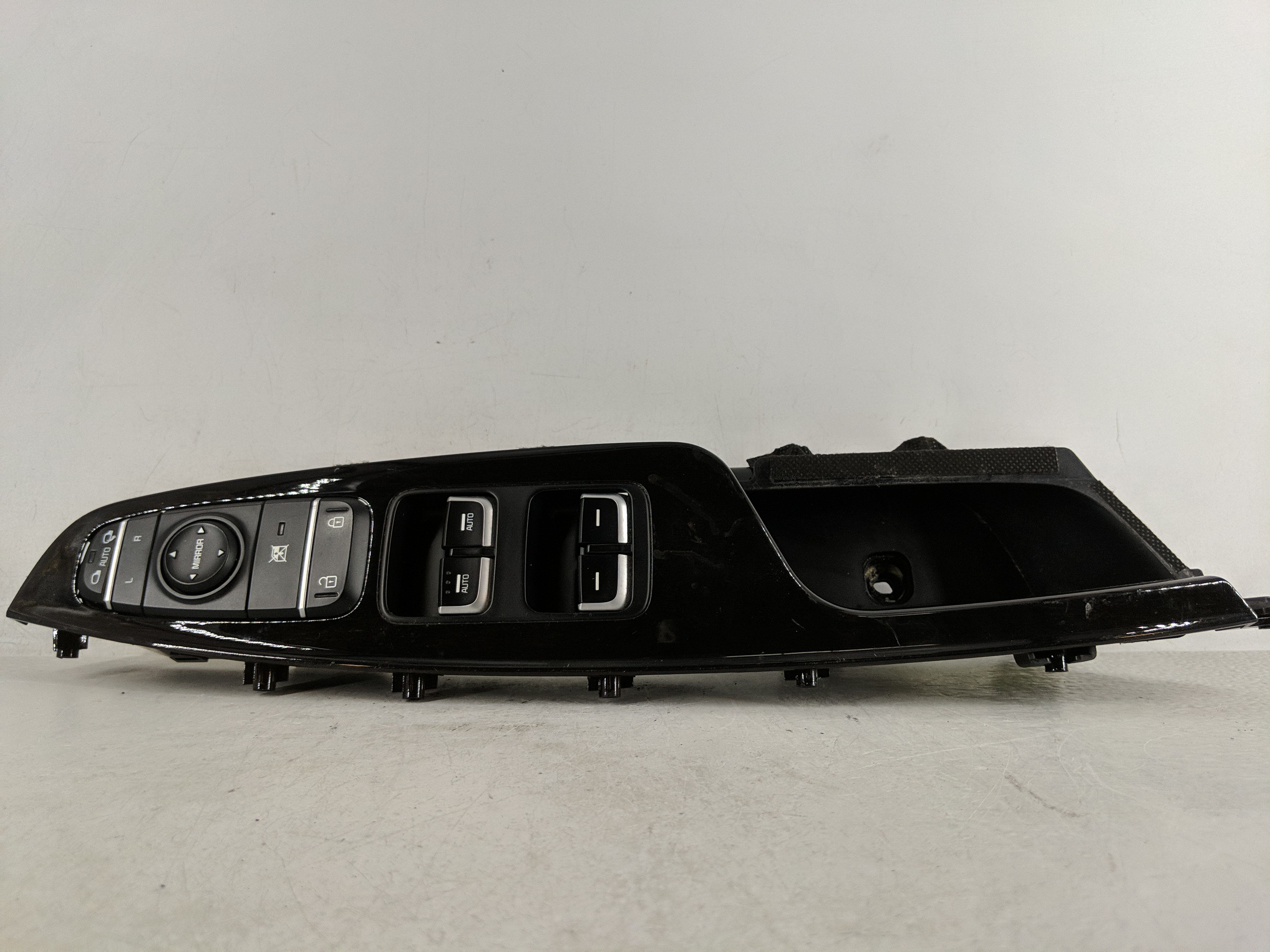 2016-2020 Kia Optima Driver Left Door Master Power Window Switch 1165188 - Oemusedautoparts1.com