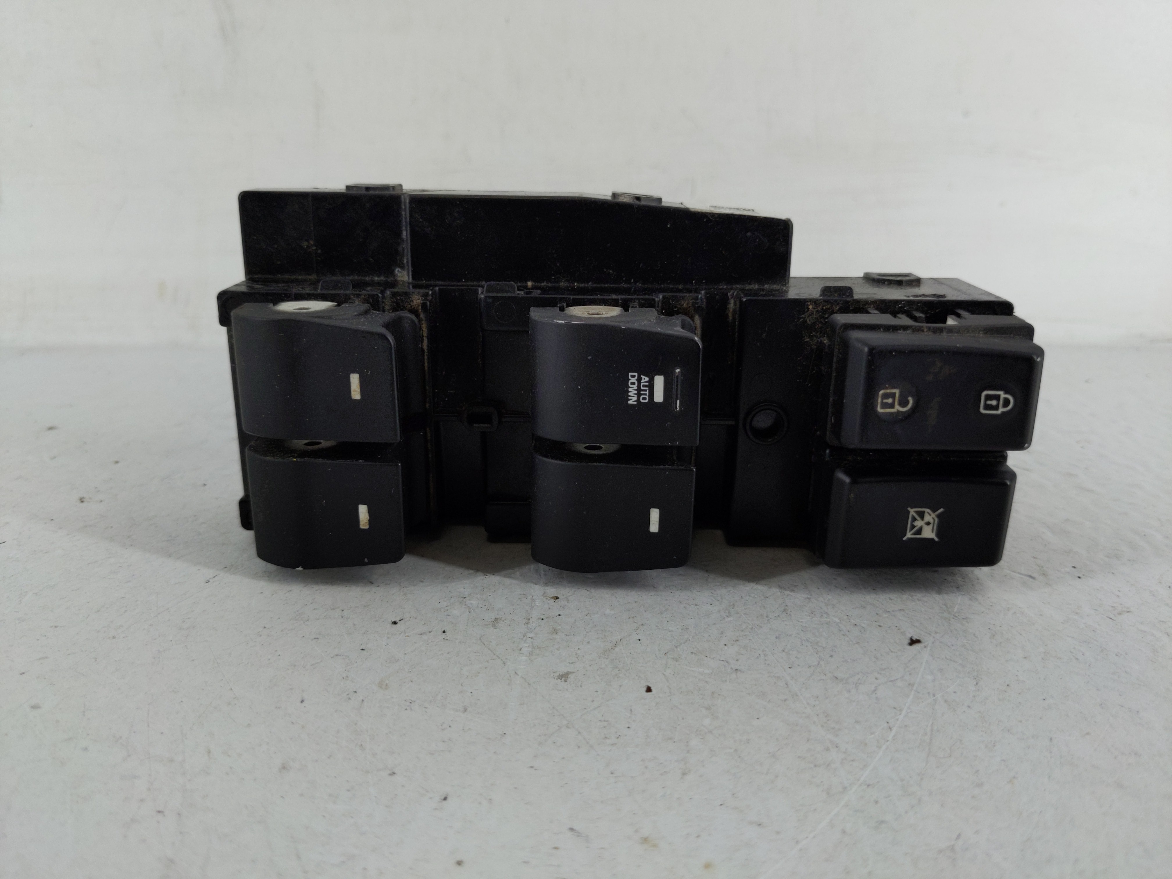 2017-2020 Hyundai Elantra Driver Left Door Master Power Window Switch 1165217 - Oemusedautoparts1.com
