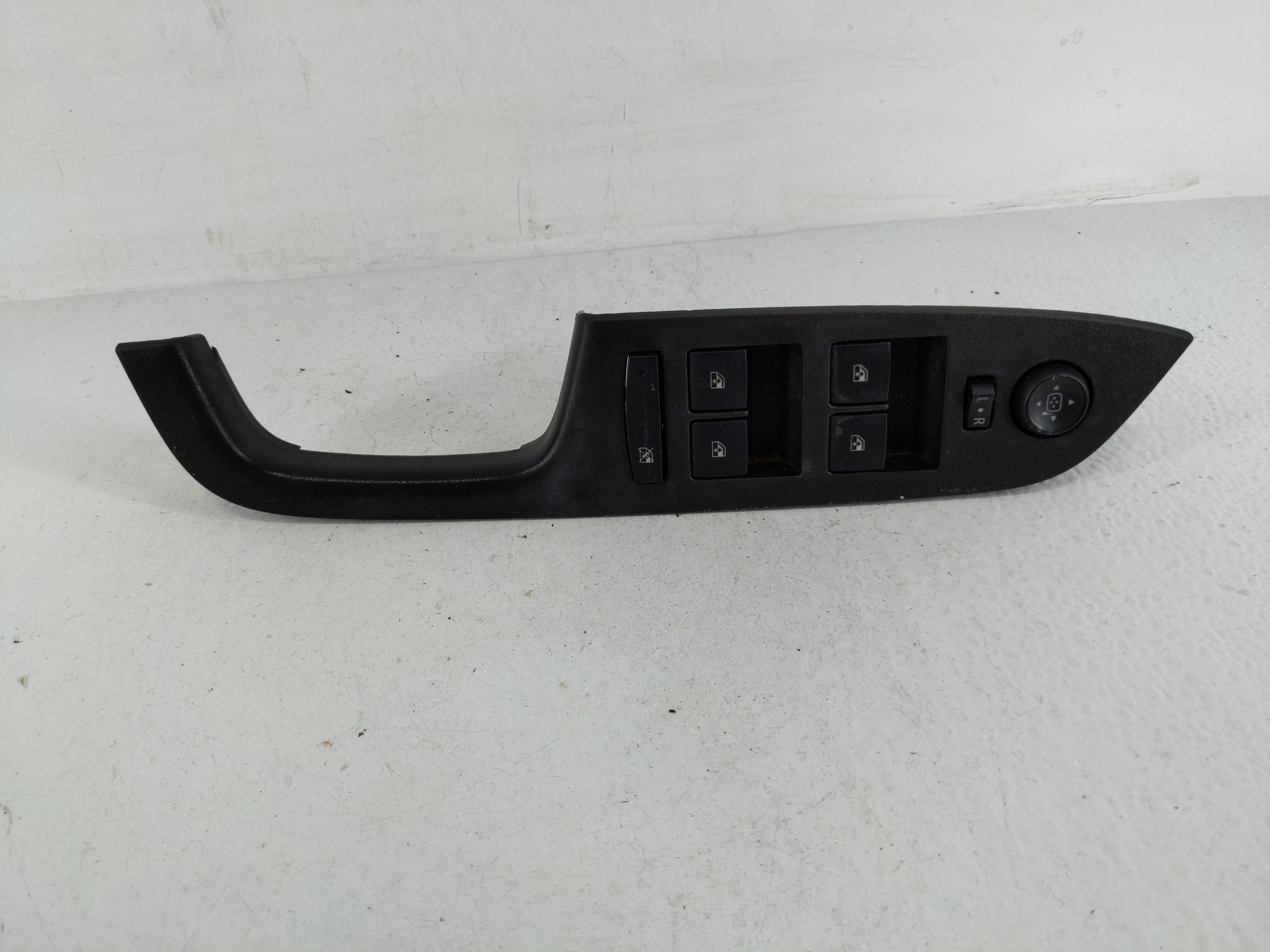 2010-2017 Chevrolet Equinox Driver Left Door Master Power Window Switch 1165224 - Oemusedautoparts1.com