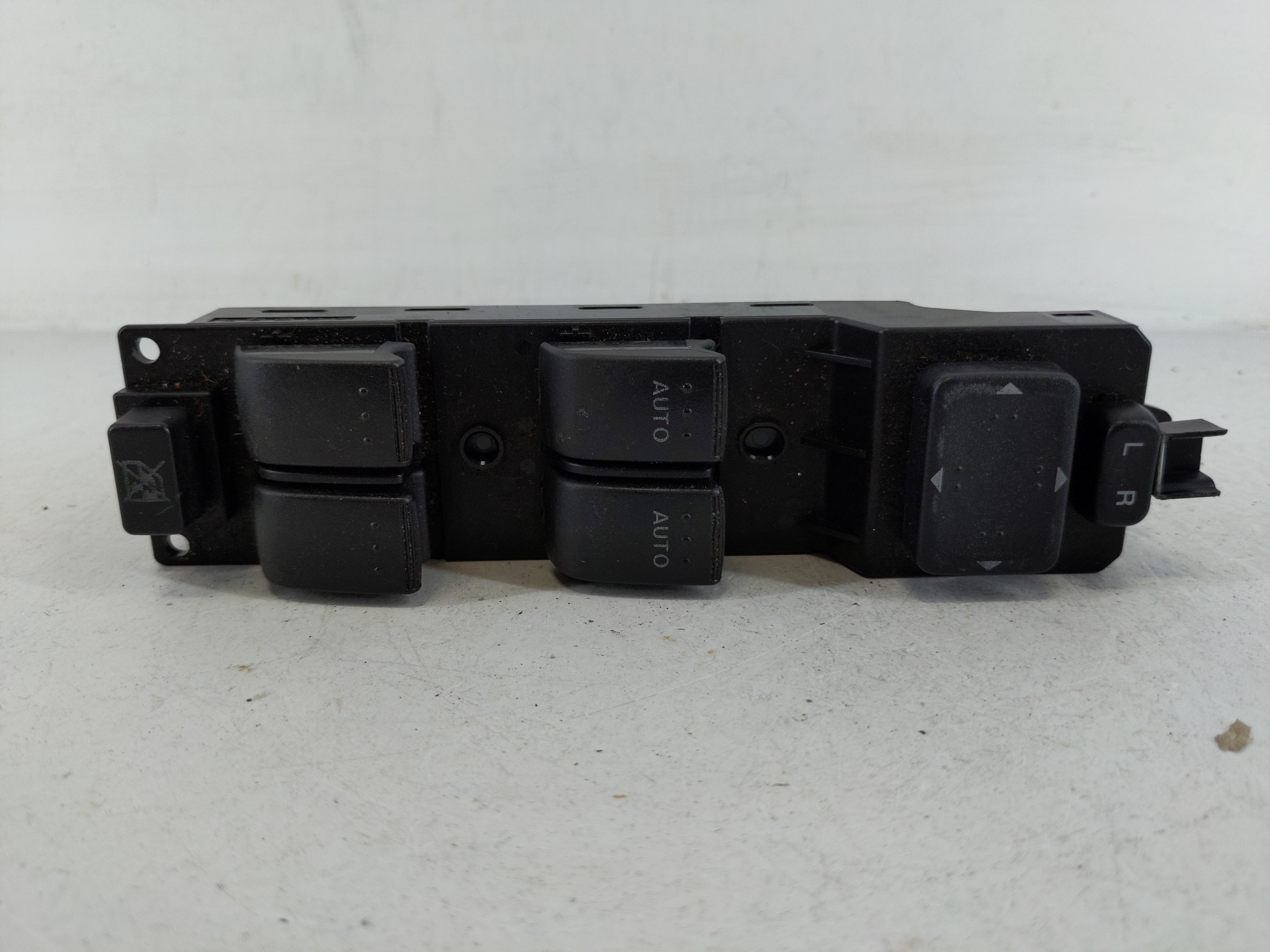 2007-2011 Mazda Cx-7 Driver Left Door Master Power Window Switch 1165229 - Oemusedautoparts1.com