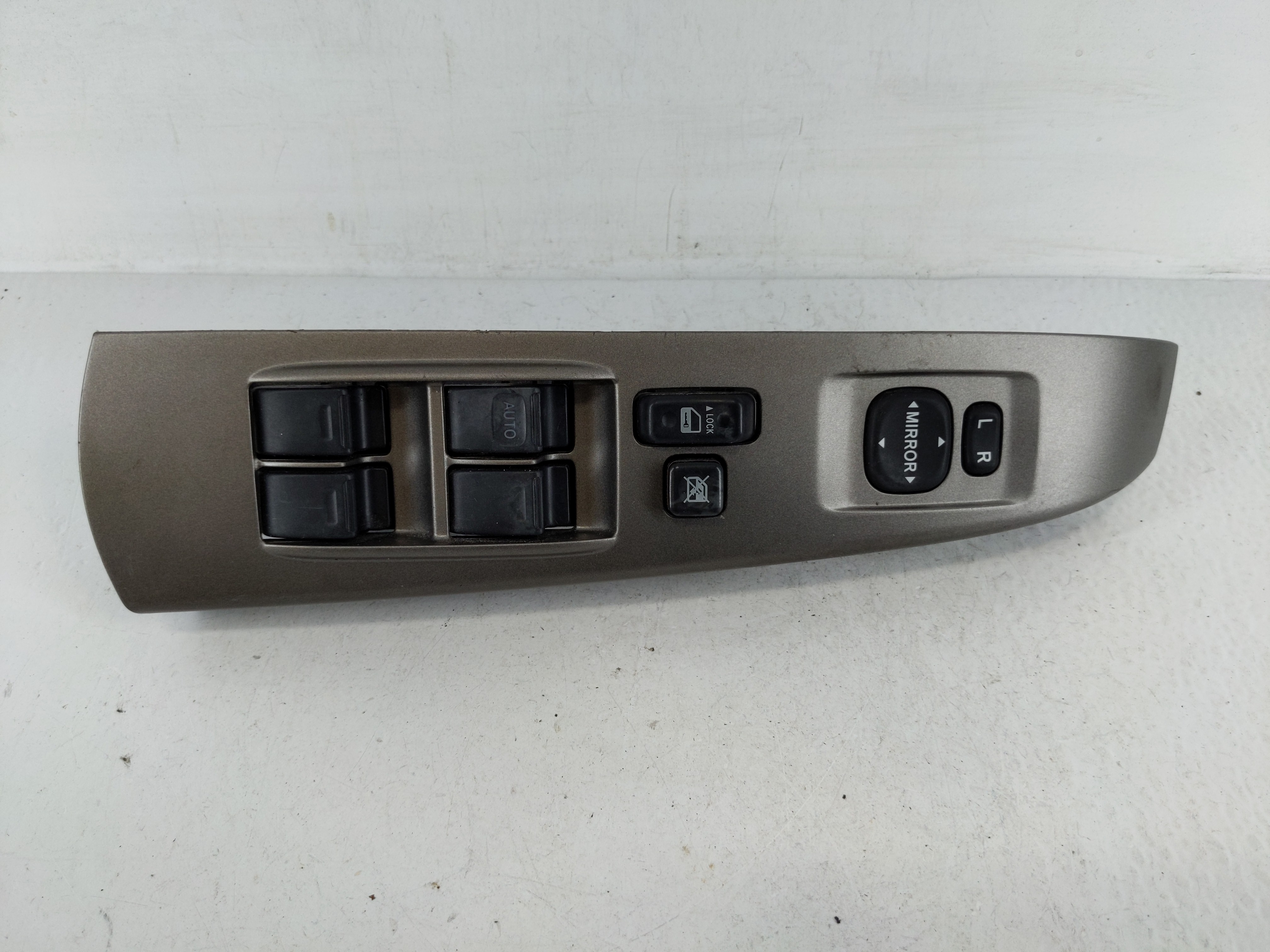 2004-2009 Toyota Prius Driver Left Door Master Power Window Switch 1165239 - Oemusedautoparts1.com
