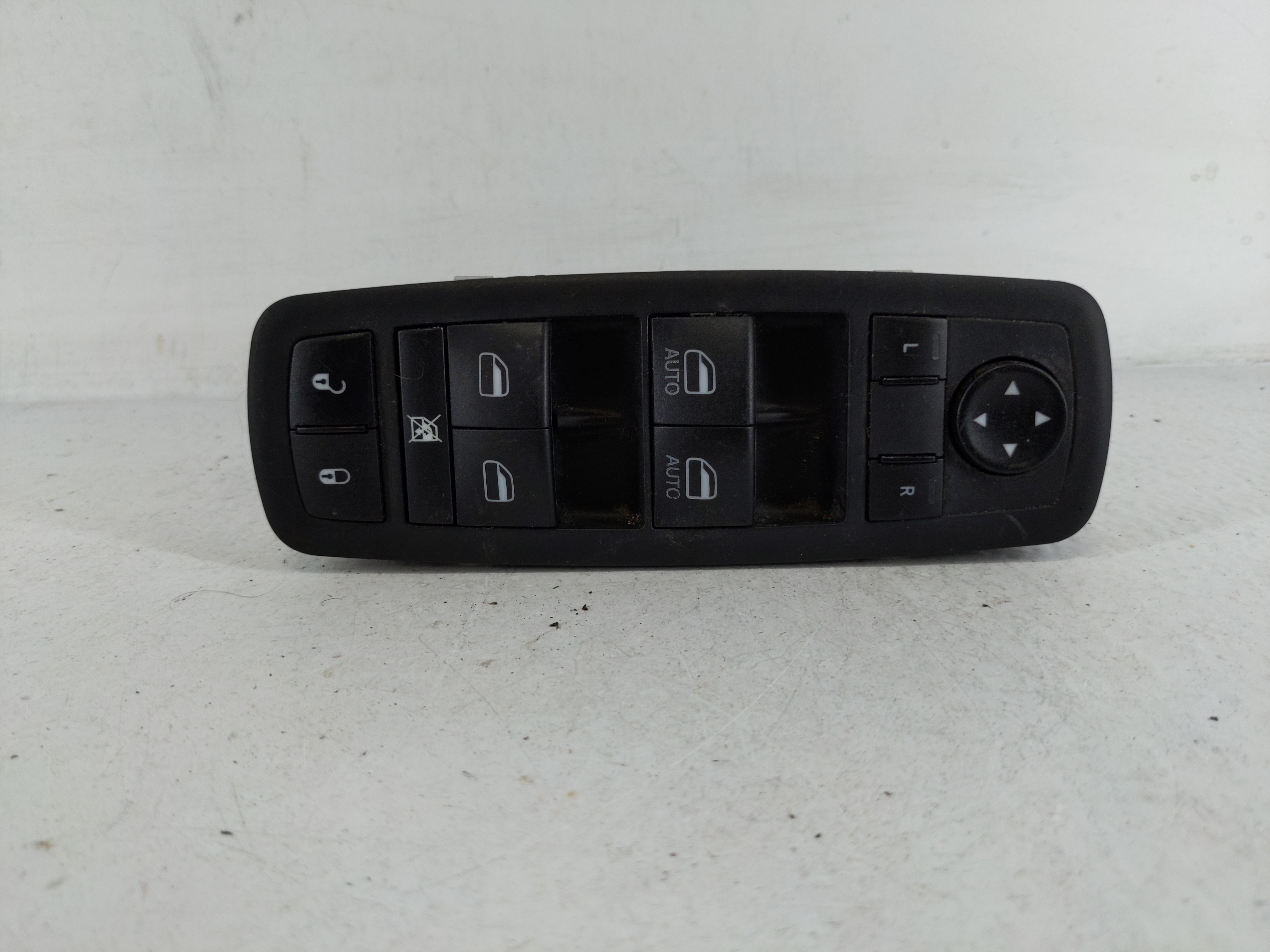 2020-2022 Chrysler Voyager Driver Left Door Master Power Window Switch 1165244 - Oemusedautoparts1.com