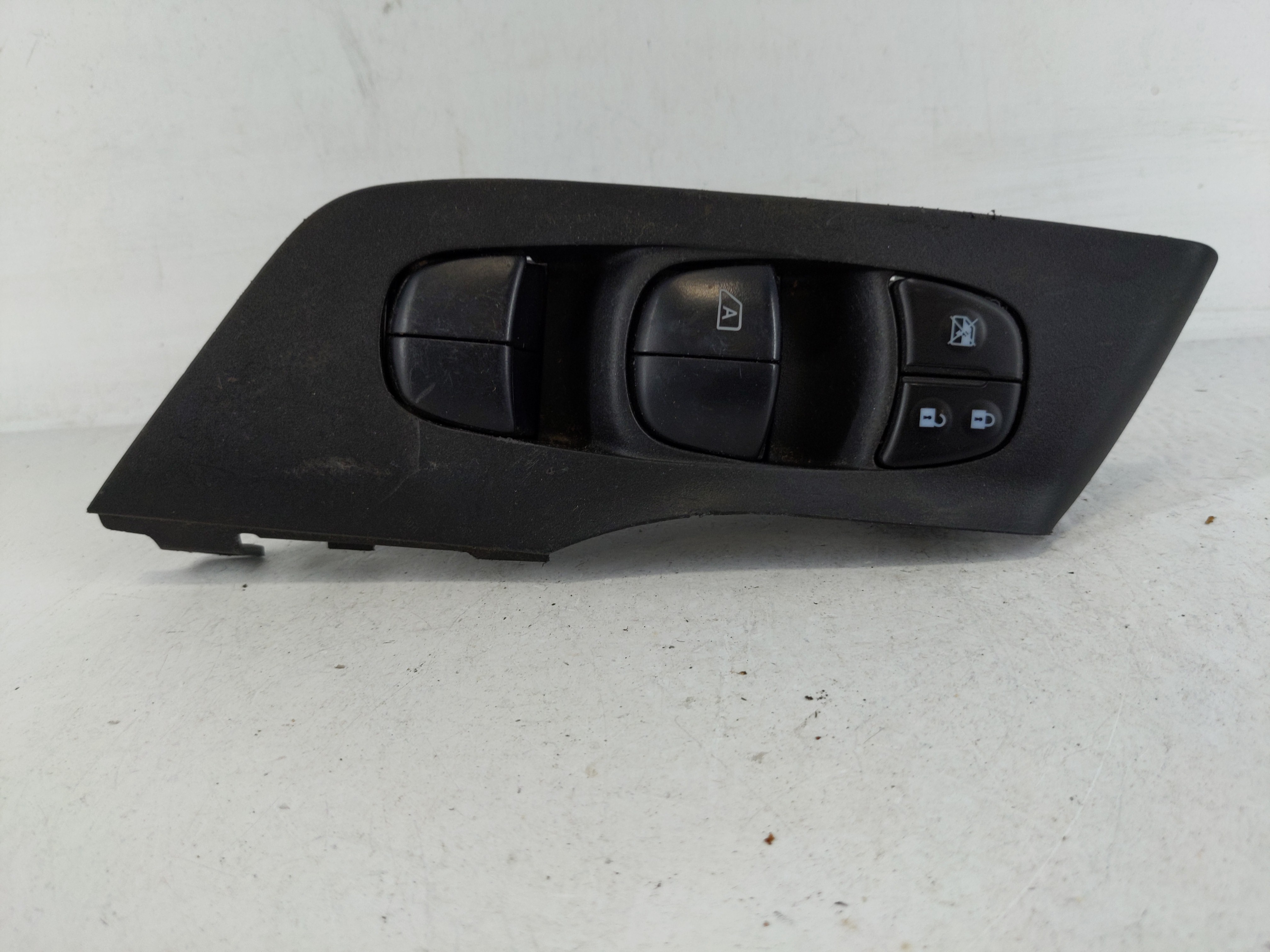 2013-2018 Nissan Altima Driver Left Door Master Power Window Switch 1165246 - Oemusedautoparts1.com