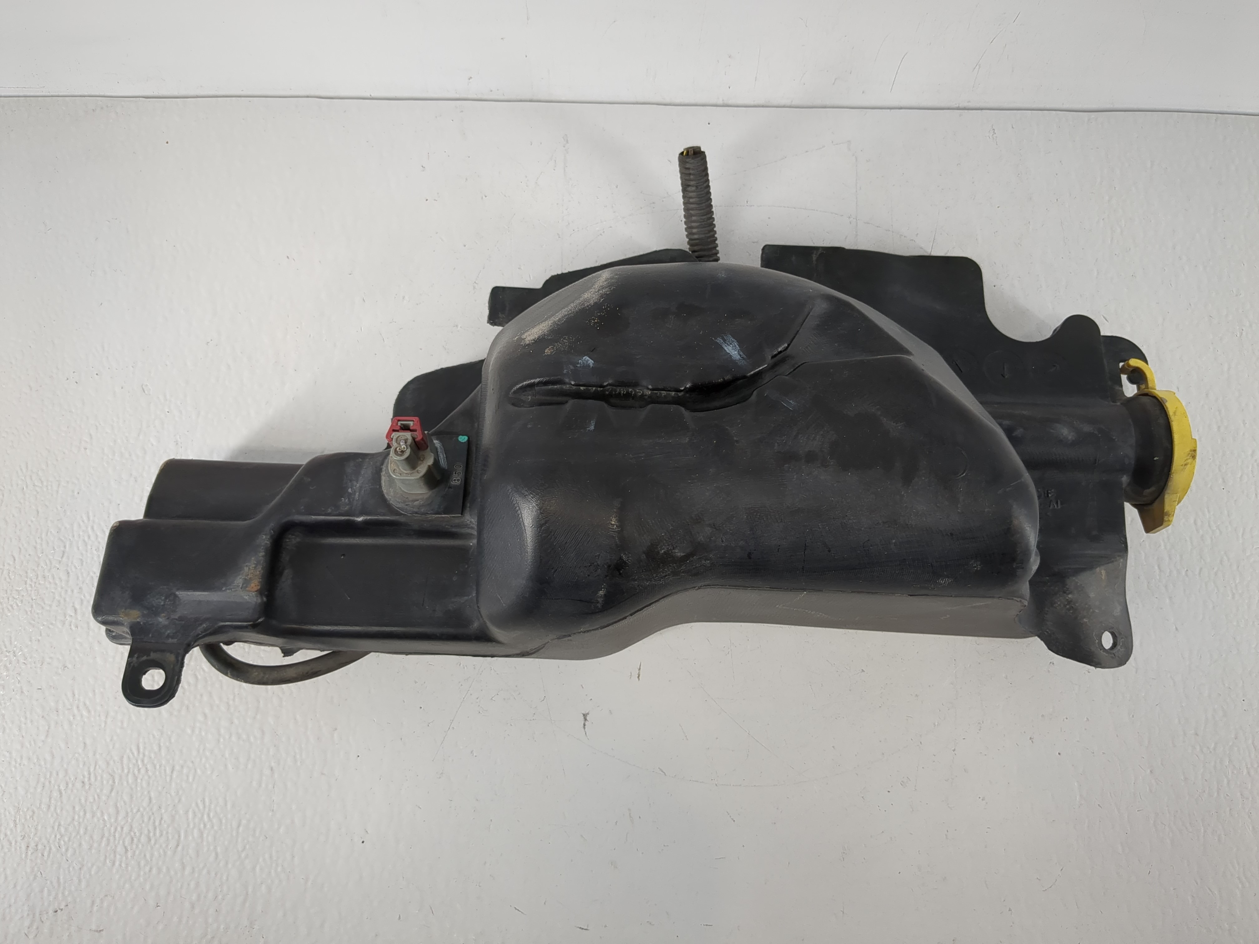 Dodge Ram 1500 Windshield Washer Fluid Reservoir Bottle Oem 1165277 - Oemusedautoparts1.com