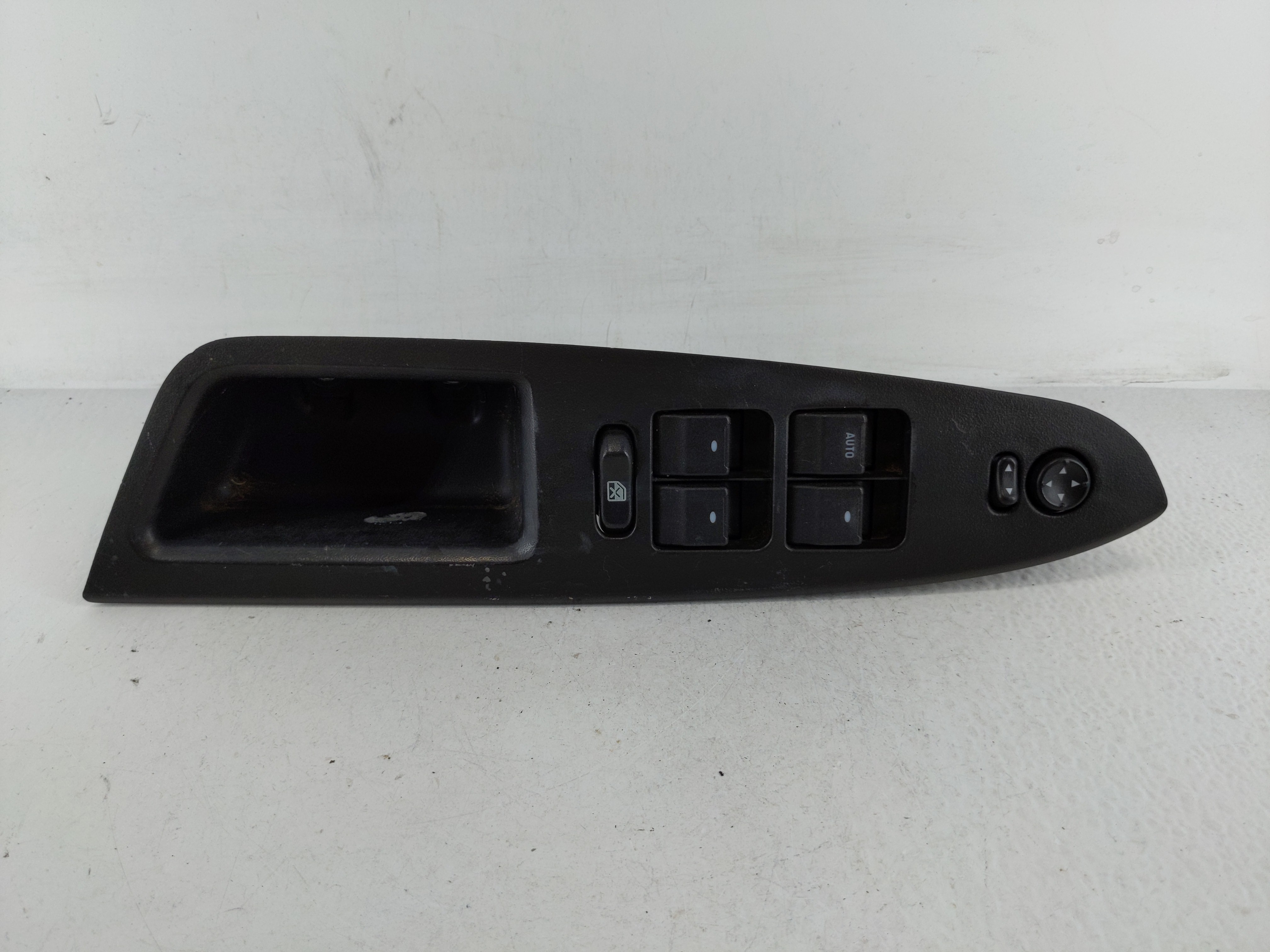 2009-2016 Chevrolet Impala Driver Left Door Master Power Window Switch 1165304 - Oemusedautoparts1.com