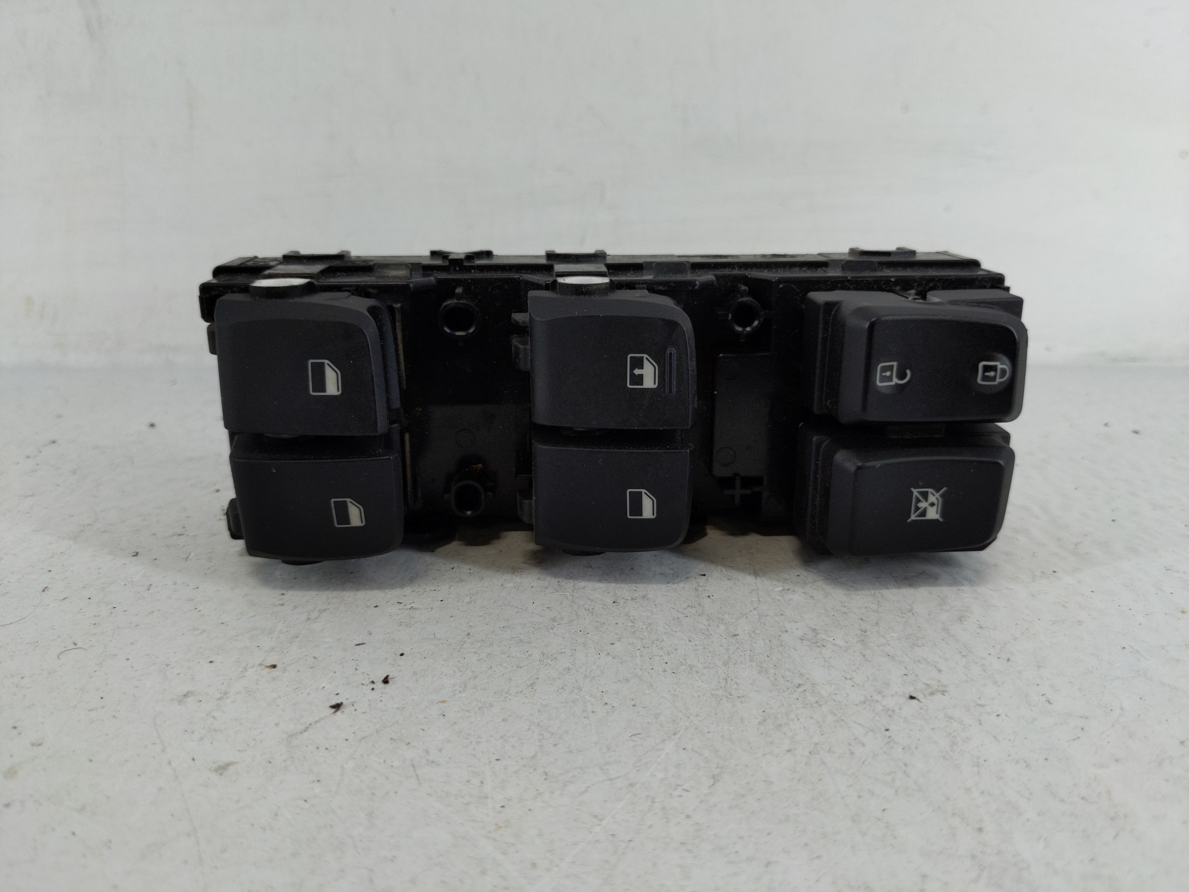 2018-2022 Hyundai Kona Driver Left Door Master Power Window Switch 1165306 - Oemusedautoparts1.com
