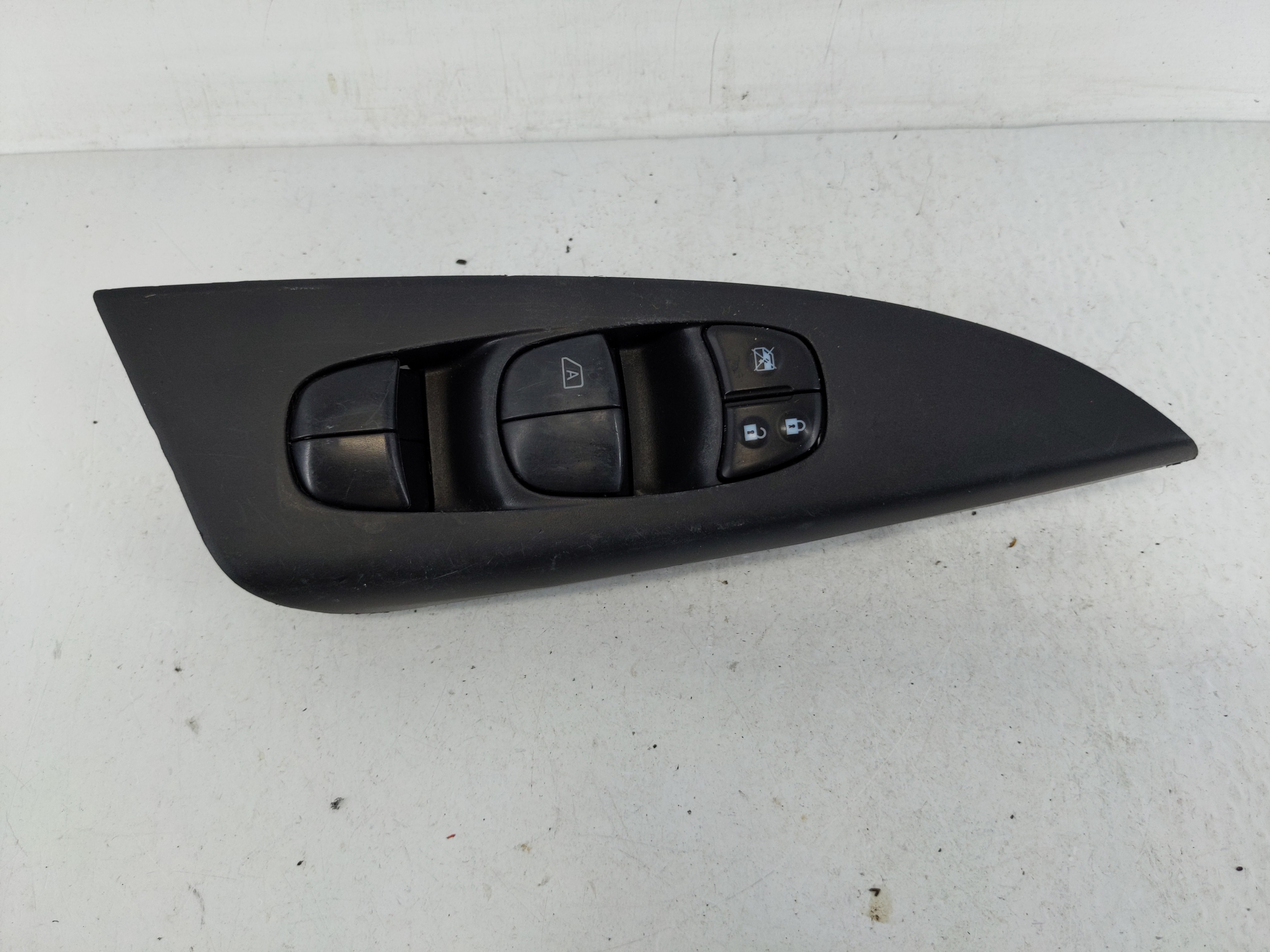 2013-2019 Nissan Sentra Driver Left Door Master Power Window Switch 1165311 - Oemusedautoparts1.com