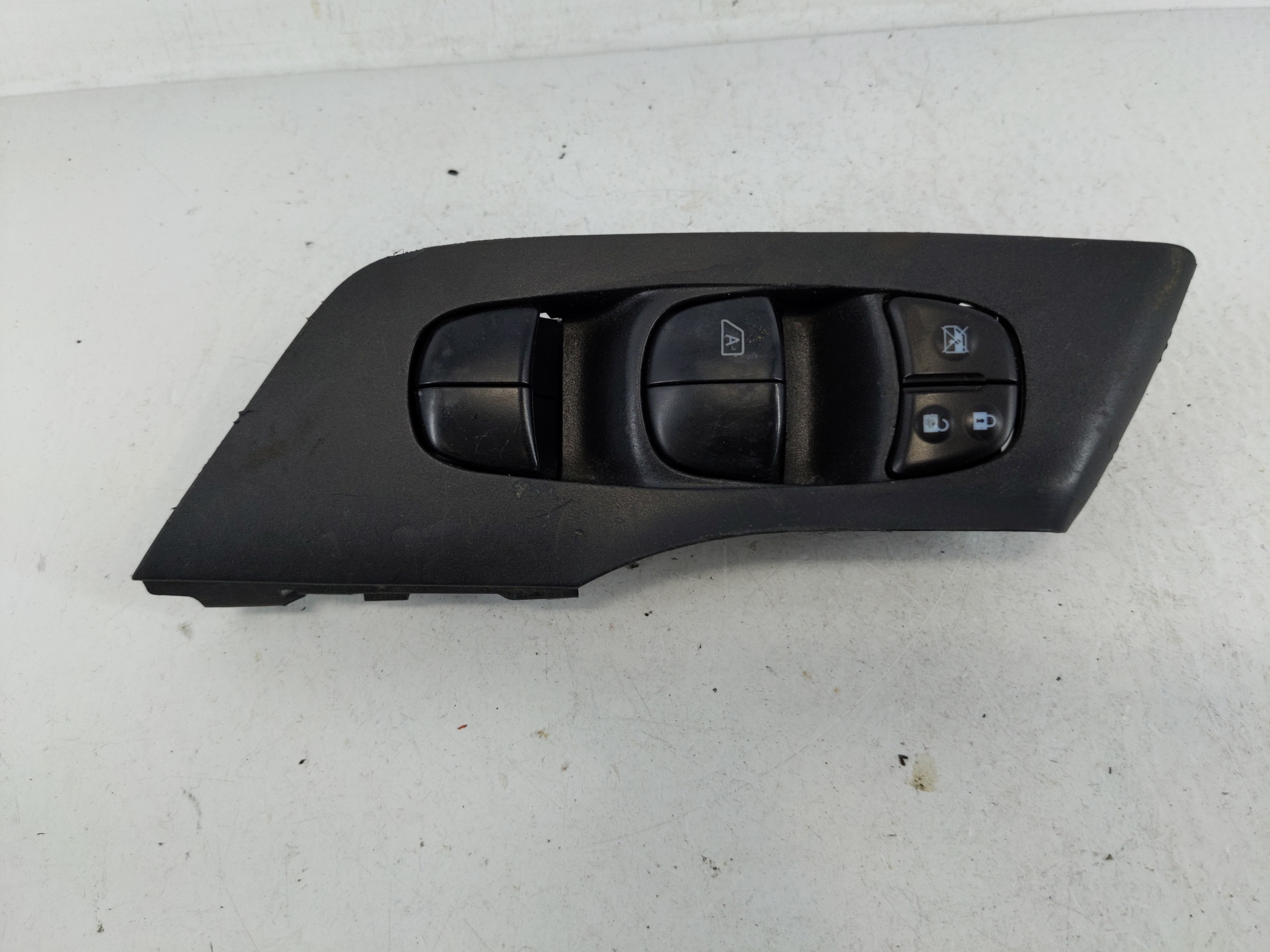 2013-2018 Nissan Altima Driver Left Door Master Power Window Switch 1165315 - Oemusedautoparts1.com