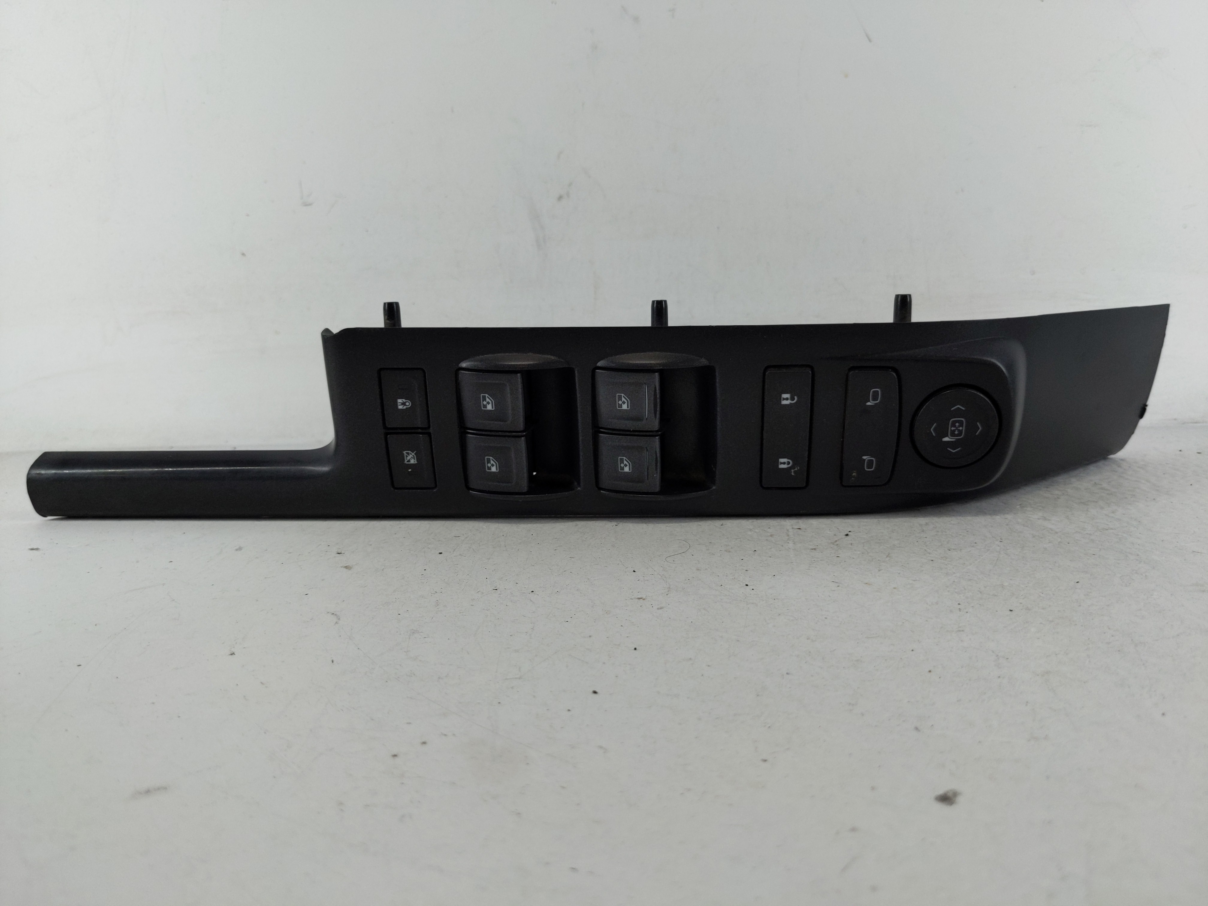 2015 Chevrolet Silverado 2500 Driver Left Door Master Power Window Switch 1165316 - Oemusedautoparts1.com