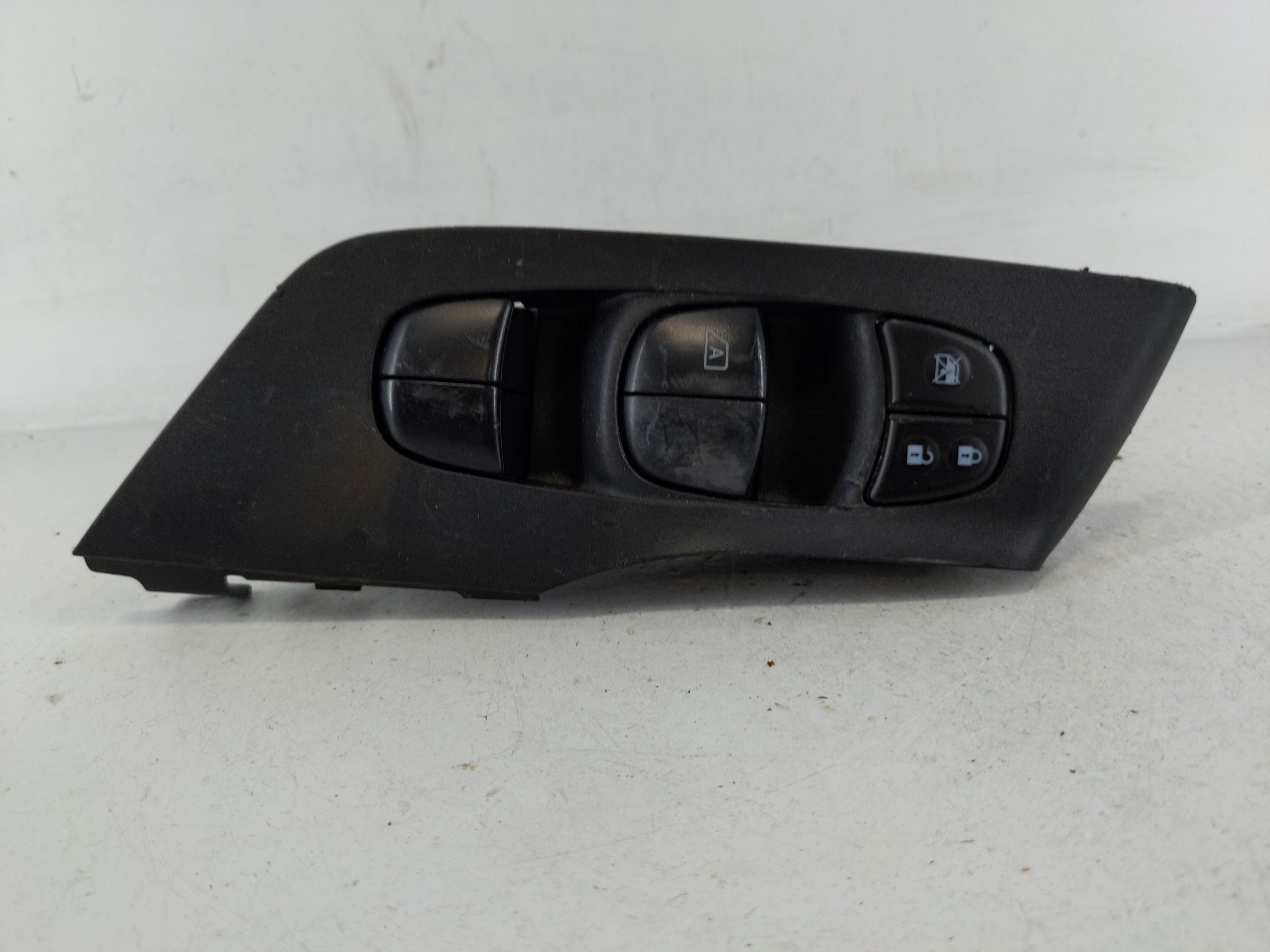 2013-2018 Nissan Altima Driver Left Door Master Power Window Switch 1165318 - Oemusedautoparts1.com