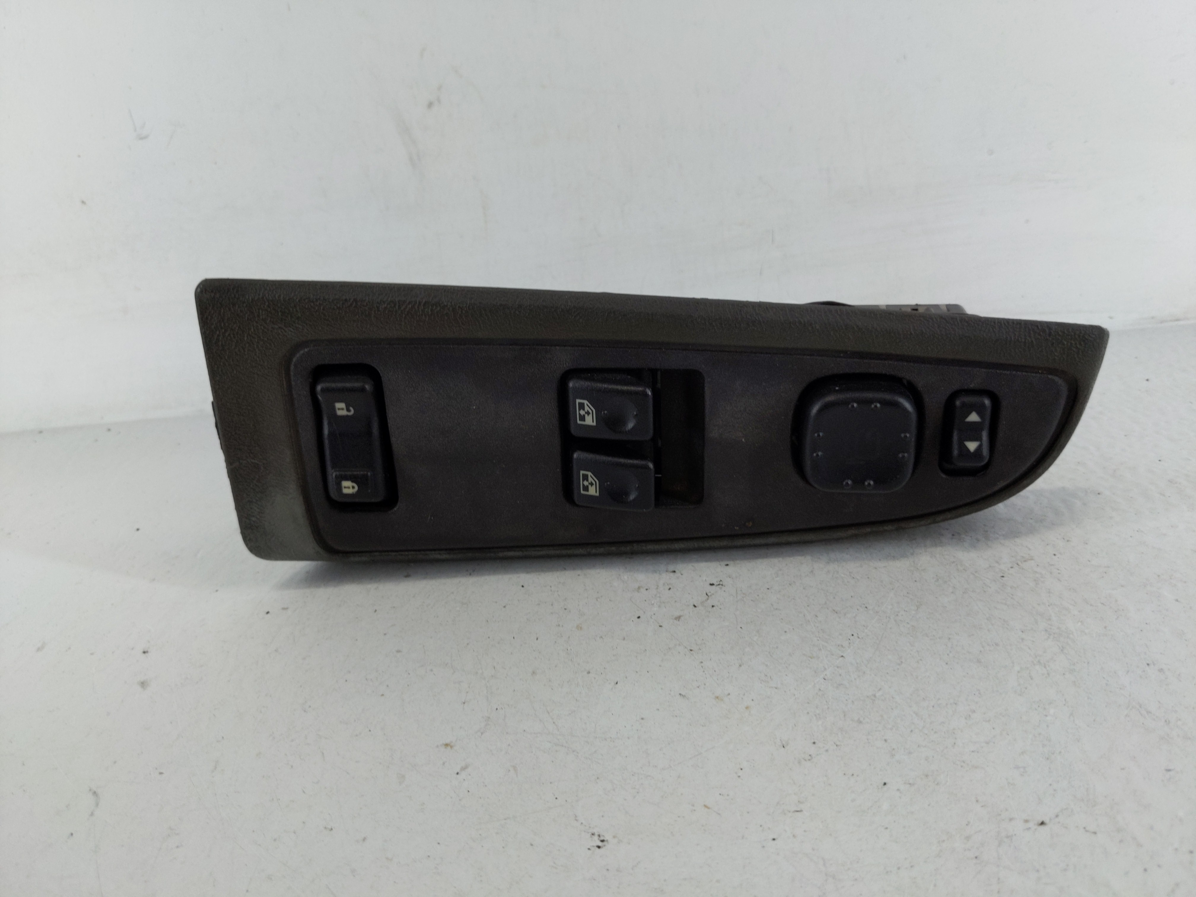 2003-2007 Gmc Sierra 1500 Driver Left Door Master Power Window Switch 1165341 - Oemusedautoparts1.com
