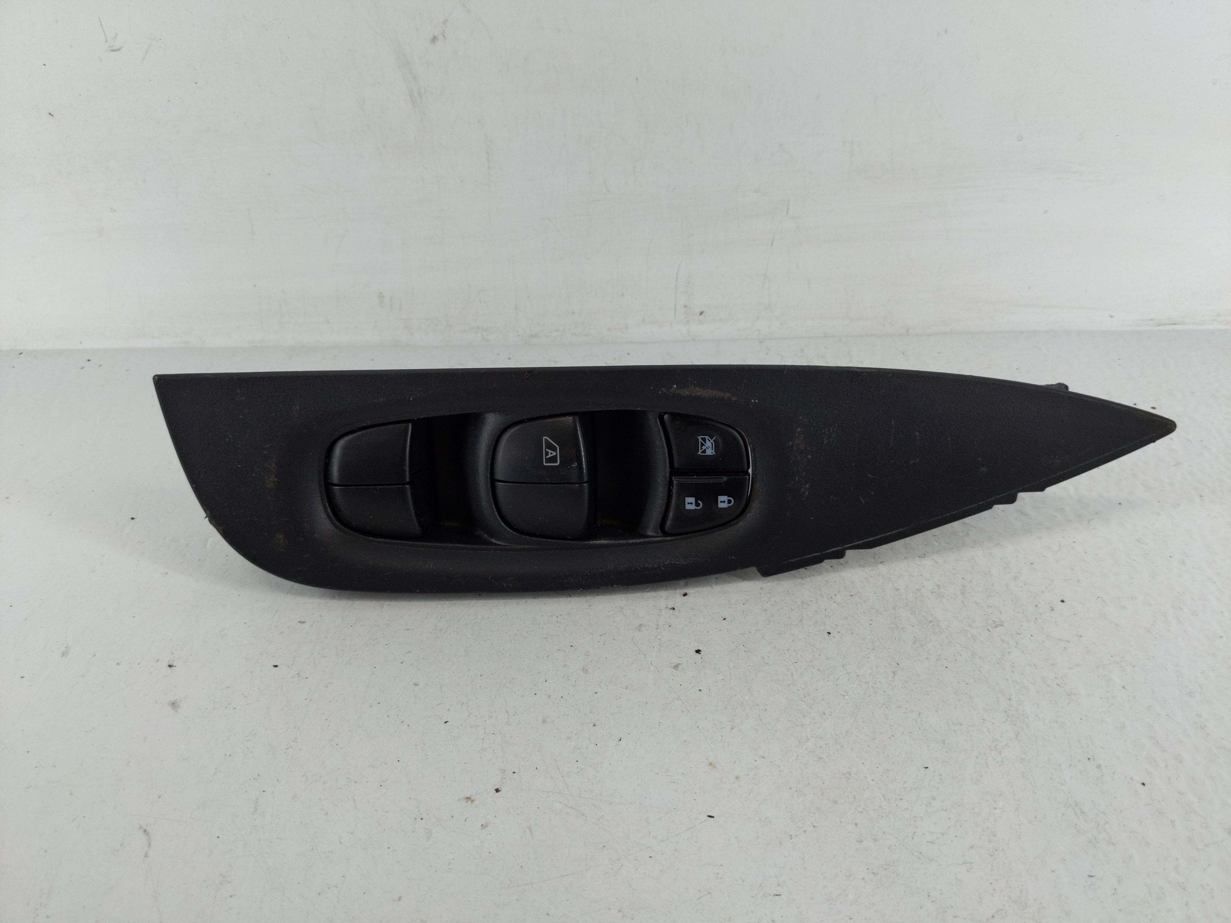 2014-2020 Nissan Rogue Driver Left Door Master Power Window Switch 1165357 - Oemusedautoparts1.com