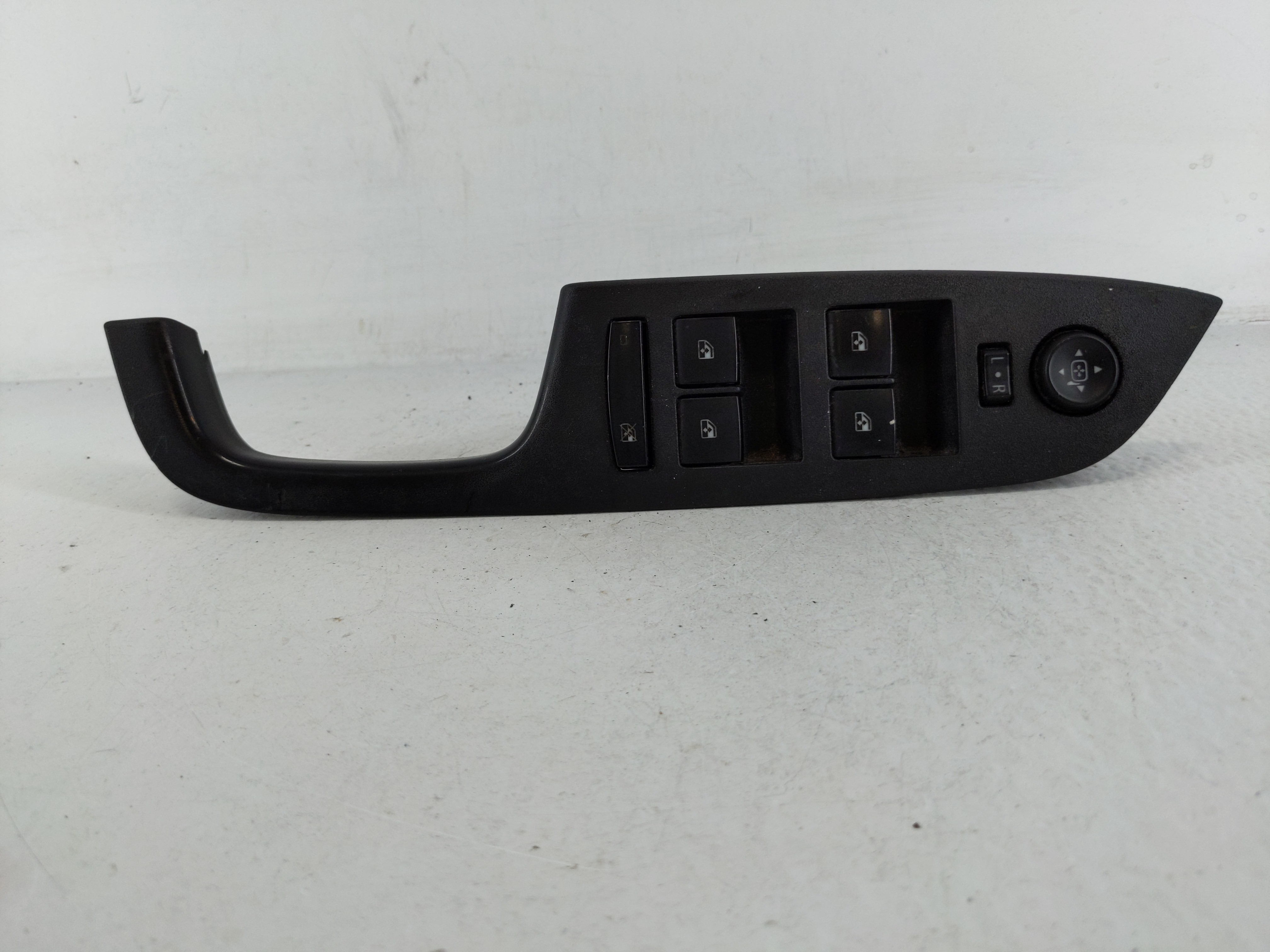2010-2017 Chevrolet Equinox Driver Left Door Master Power Window Switch 1165361 - Oemusedautoparts1.com