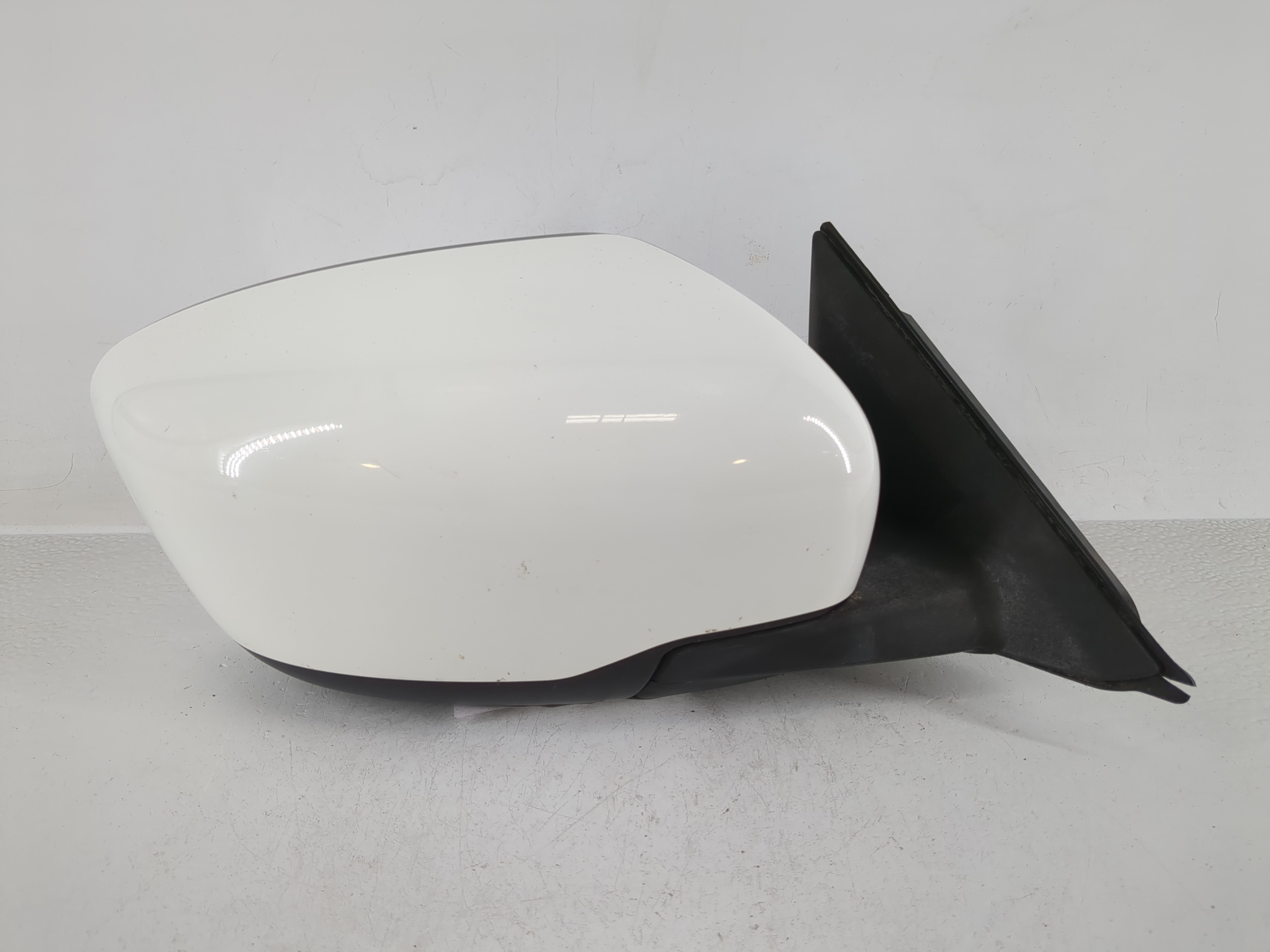Picture of 2016-2017 Nissan Rogue Passenger Right Side View Power Door Mirror White 1165797